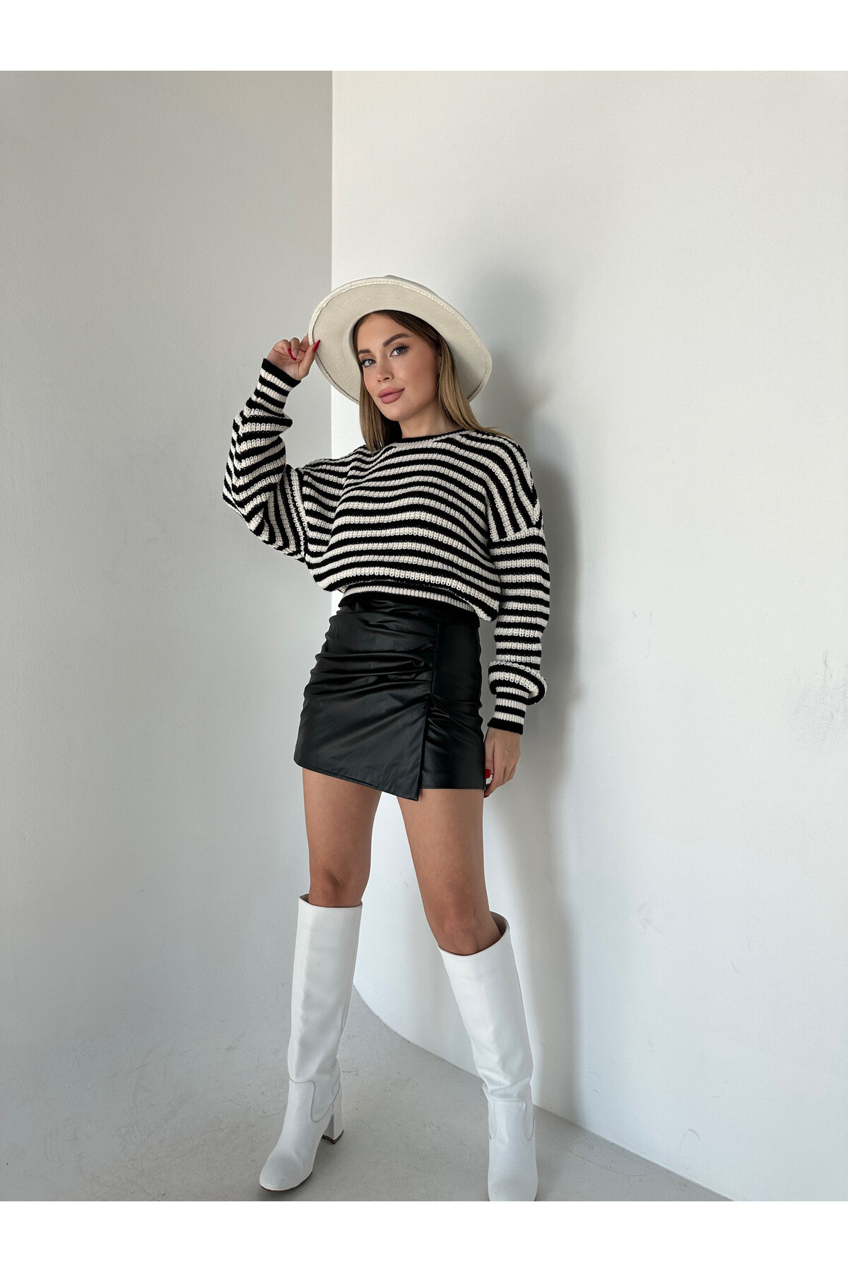 Kadın Çizgili Bisiklet Yaka Örgü Triko Kazak Siyah Beyaz