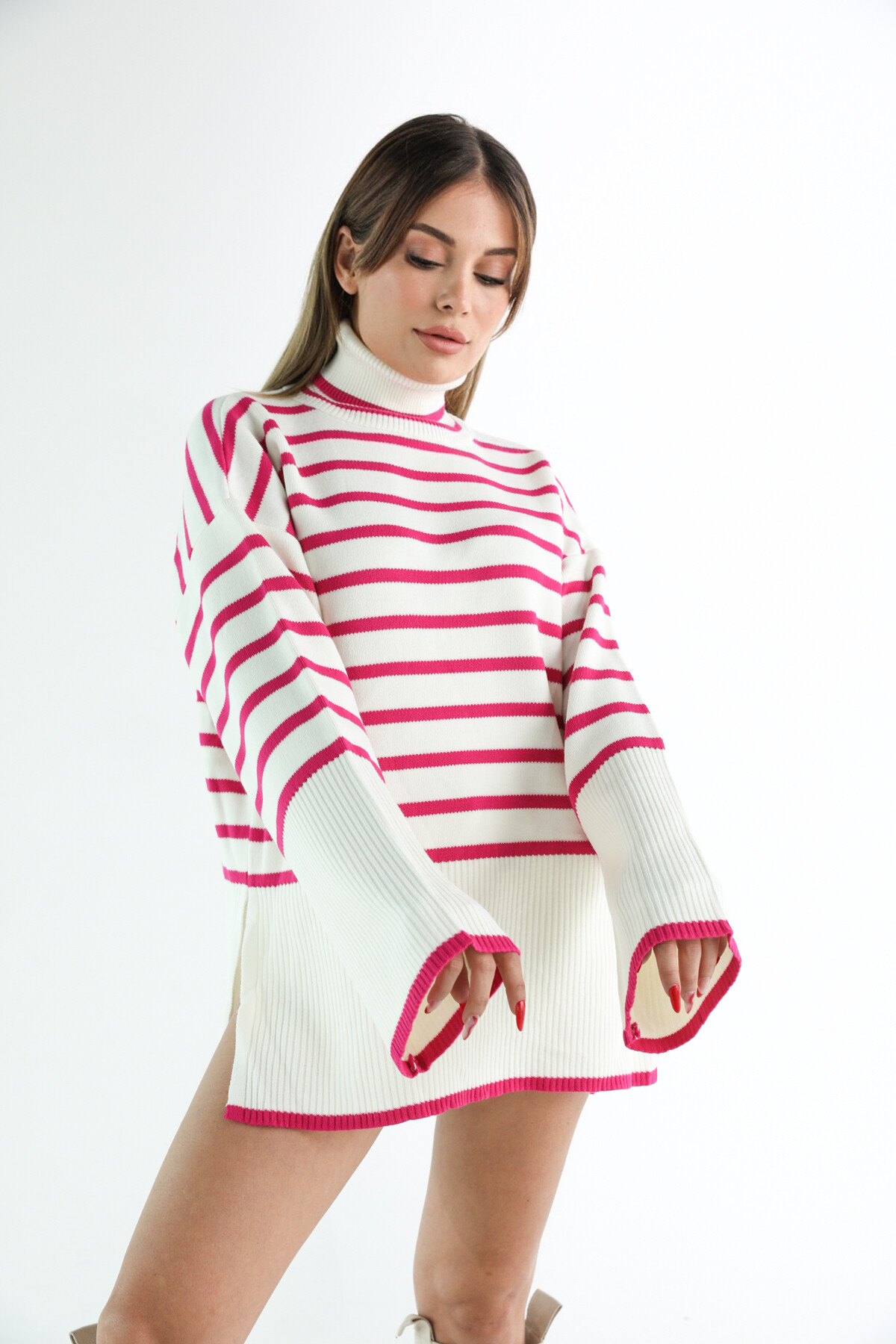 Kadın Çizgili Yandan Yırtmaçlı Tam Balıkçı Triko Kazak Fuşya