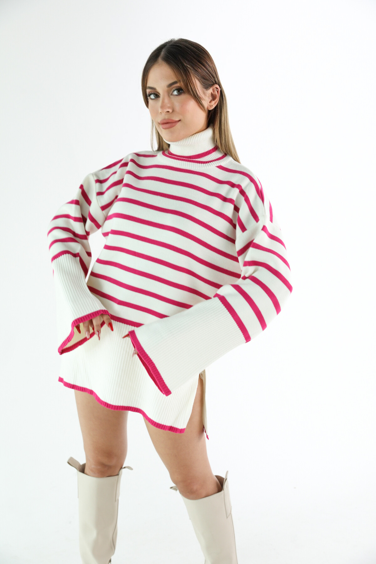 Kadın Çizgili Yandan Yırtmaçlı Tam Balıkçı Triko Kazak Fuşya