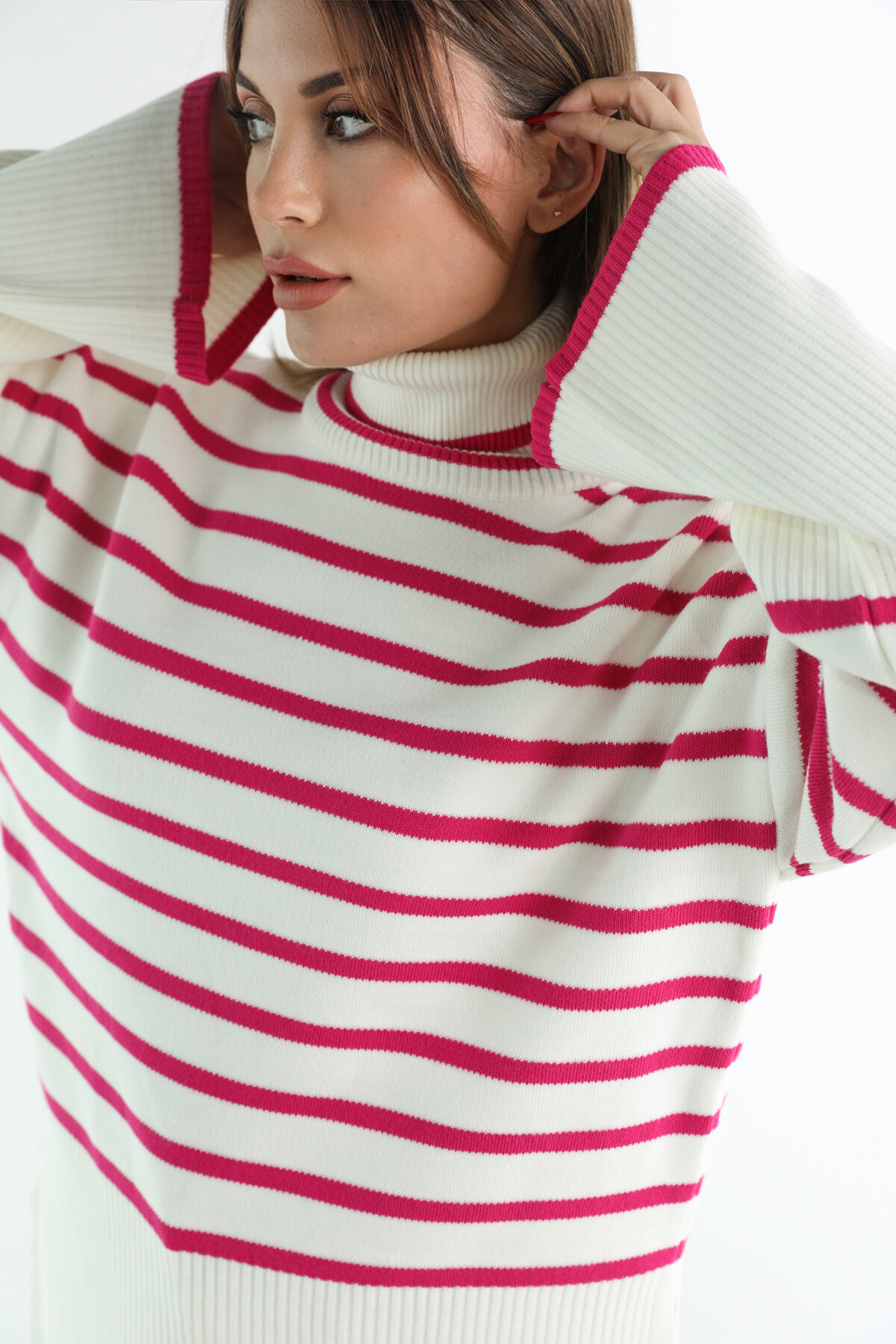 Kadın Çizgili Yandan Yırtmaçlı Tam Balıkçı Triko Kazak Fuşya