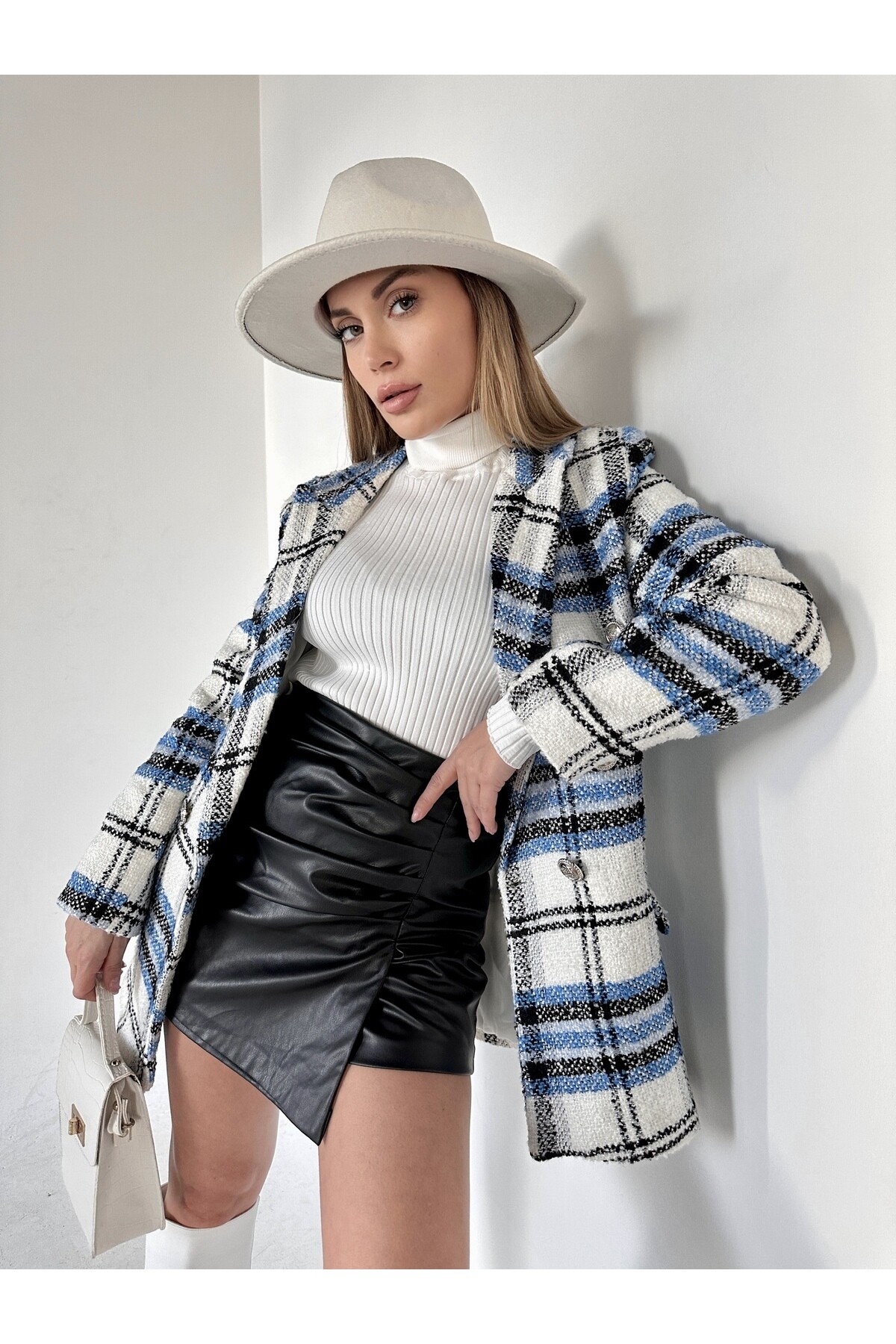Kadın Ekose Desenli Düğme Detay Astarlı Tüvit Blazer Ceket  Mavi Beyaz