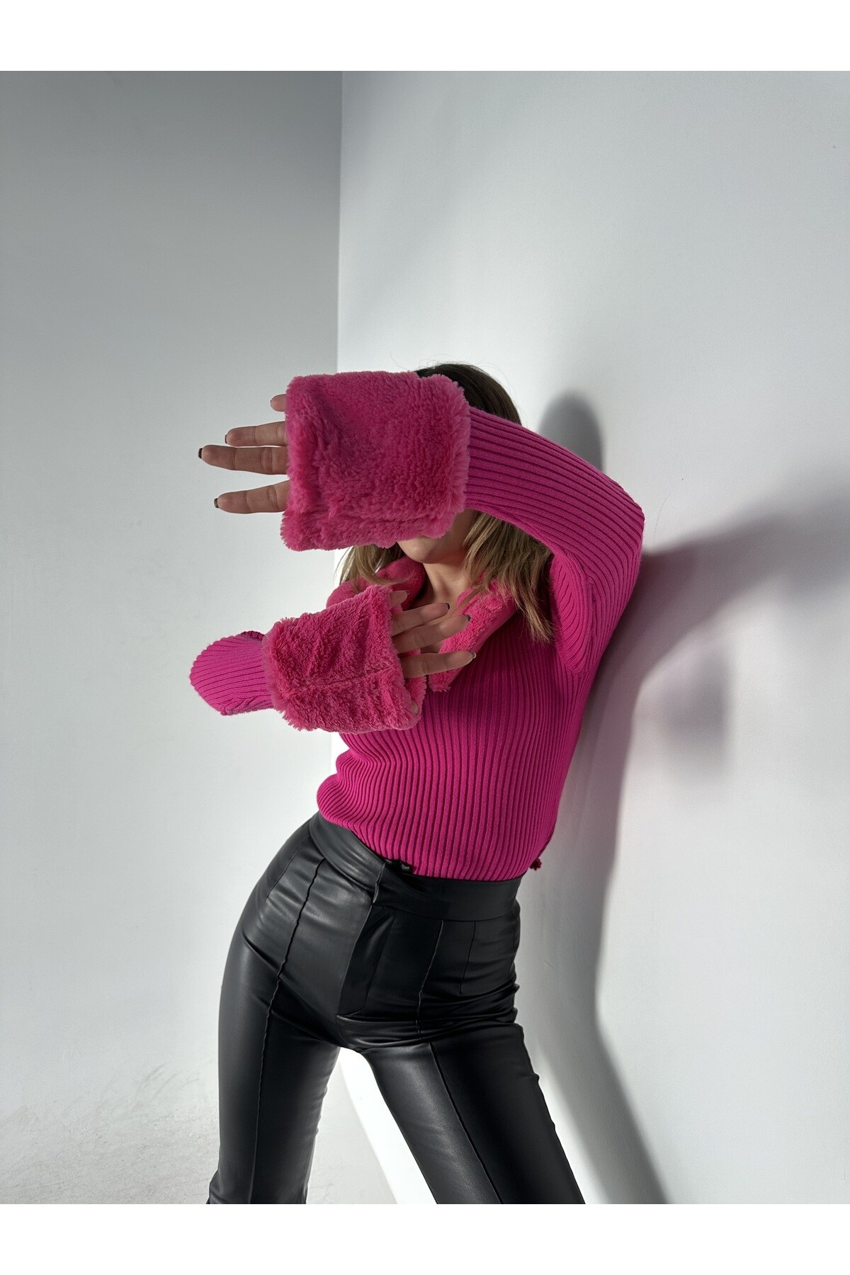 Kadın Fuşya Kürklü V Yaka Triko Kazak  Fuşya