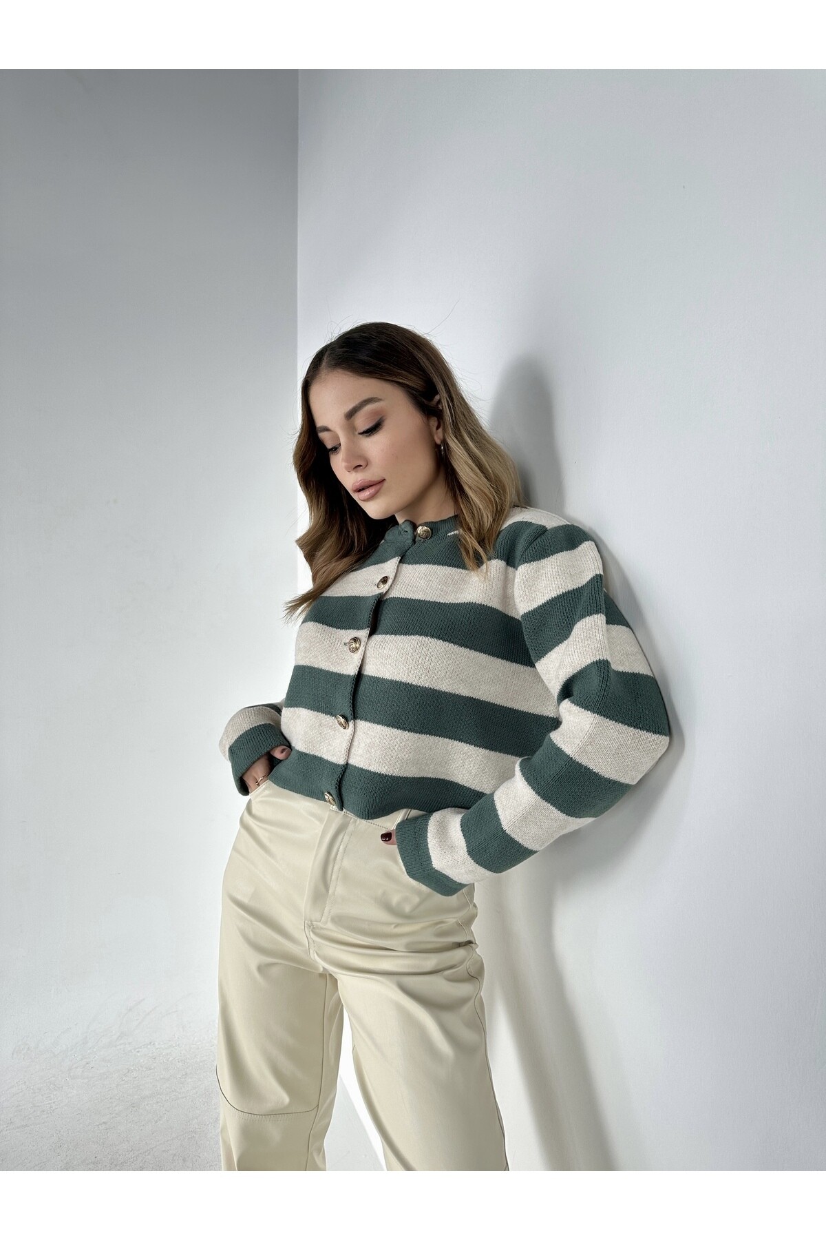 Kadın Gold Düğme Detay Çizgili Triko Hırka