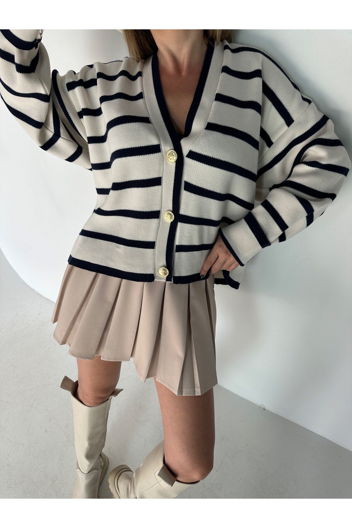 Kadın Gold Düğme Detaylı Çizgili Triko Hırka