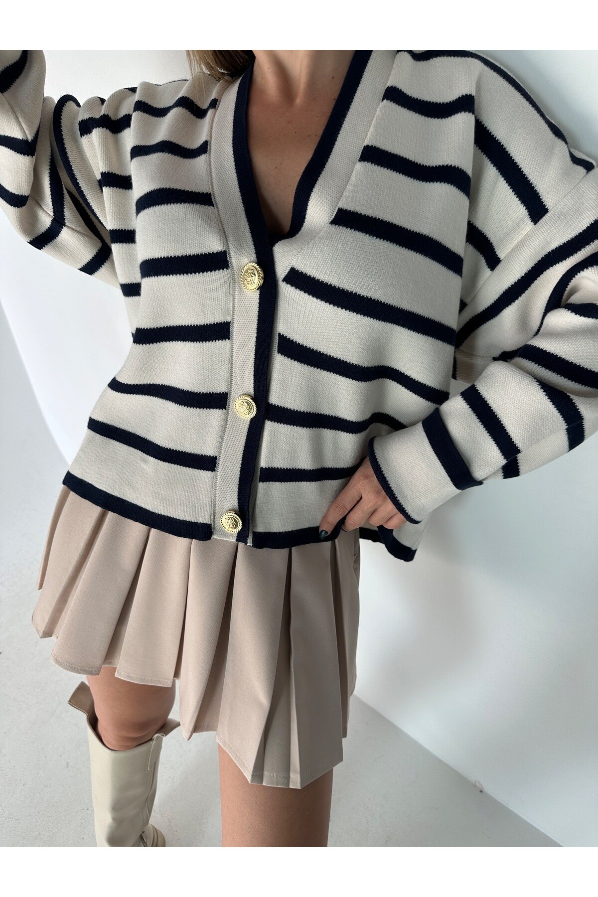 Kadın Gold Düğme Detaylı Çizgili Triko Hırka