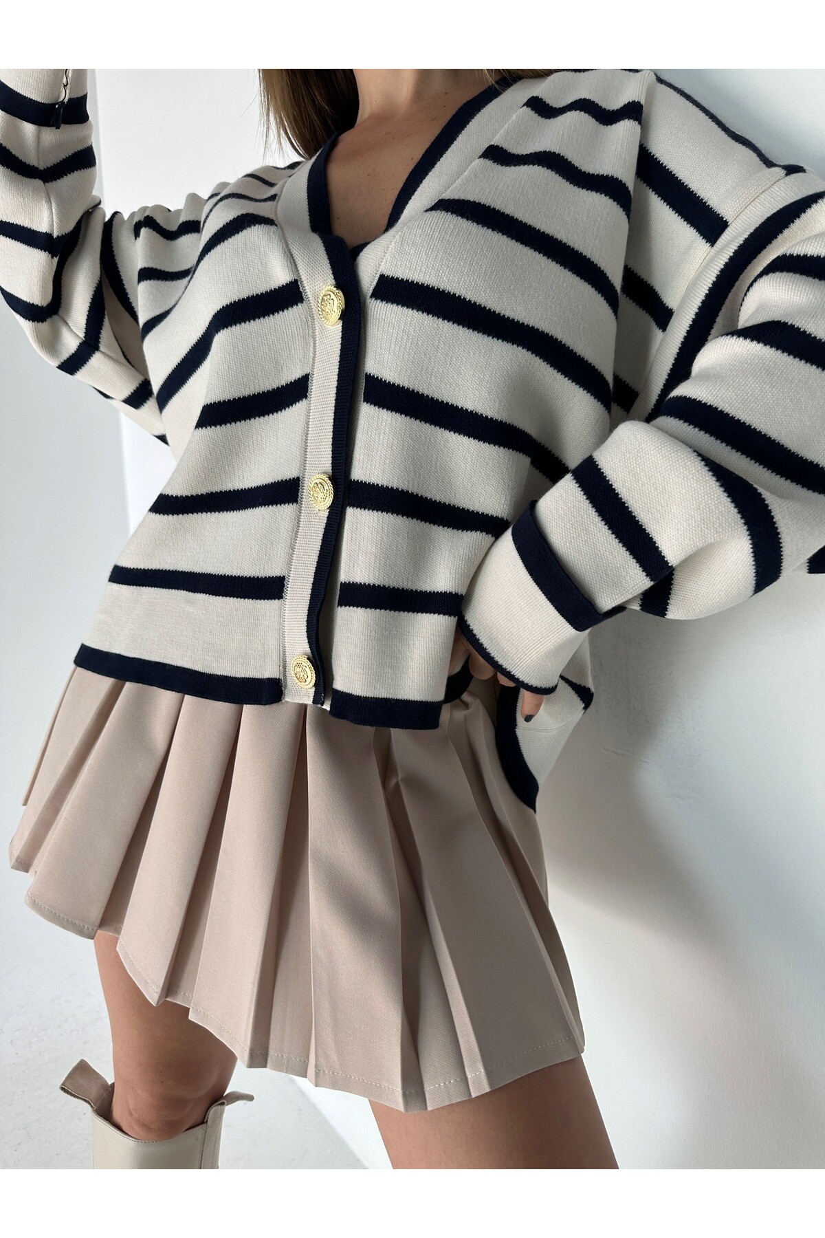 Kadın Gold Düğme Detaylı Çizgili Triko Hırka