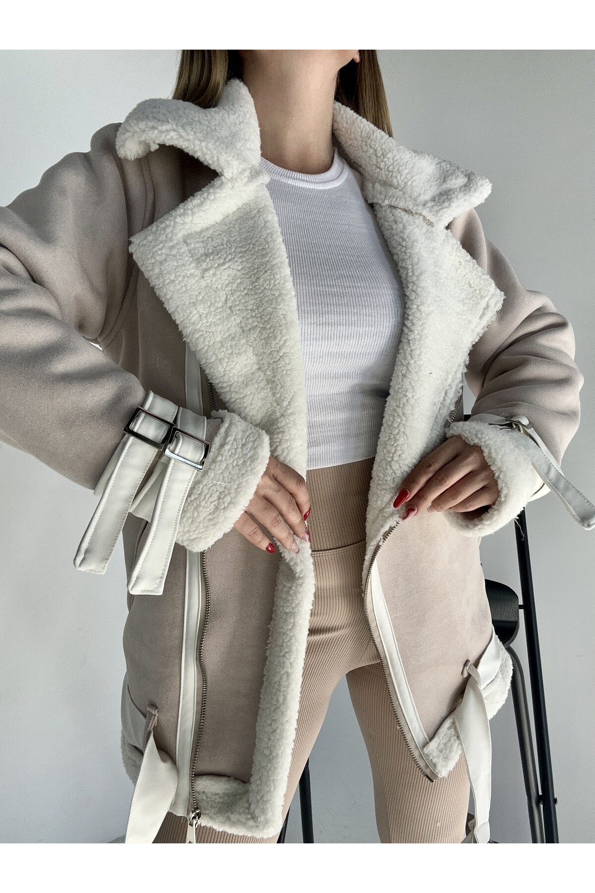 Kadın İçi Kürklü Kemer Detaylı Süet Kaban Krem