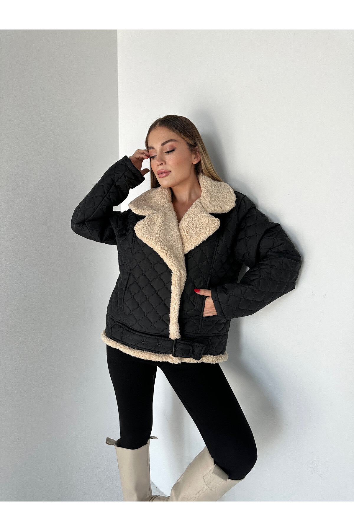 Kadın İçi Kuzu Kürklü Kapitone Mont   Siyah