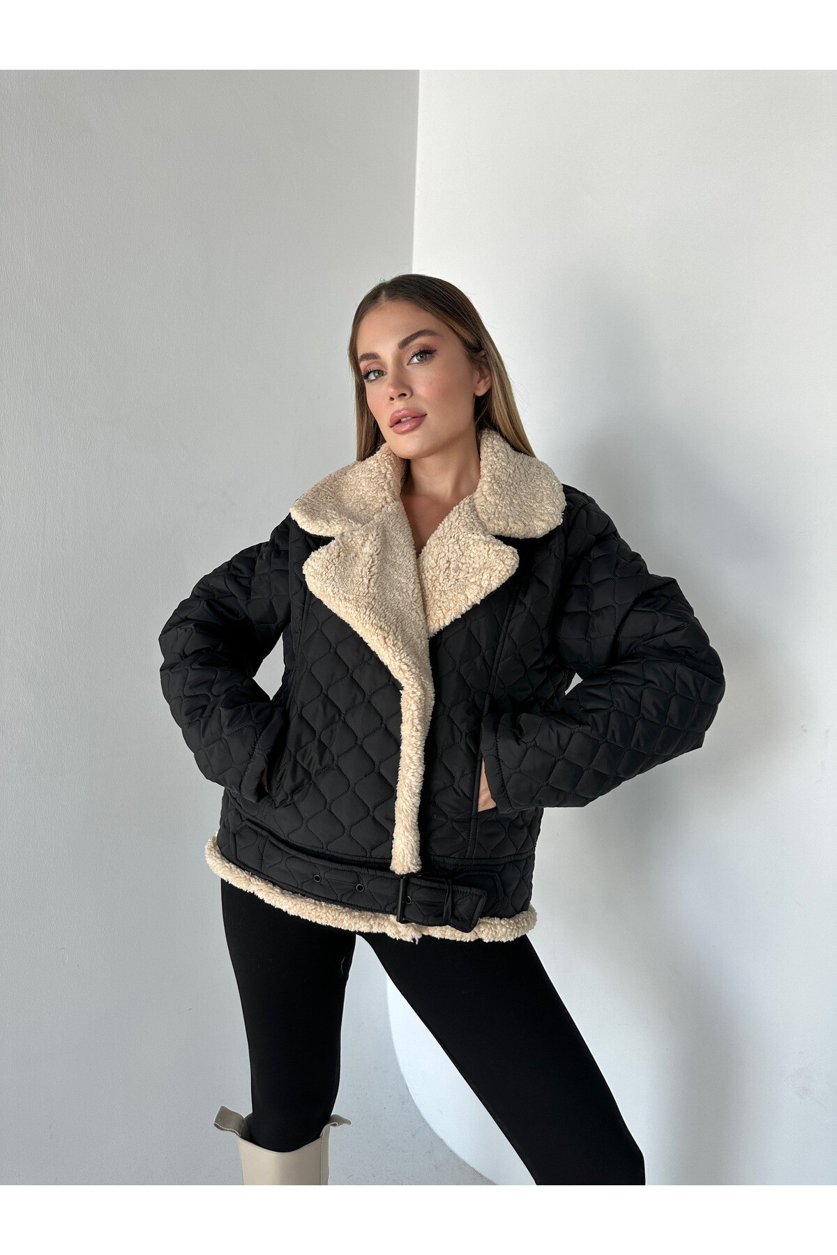 Kadın İçi Kuzu Kürklü Kapitone Mont   Siyah