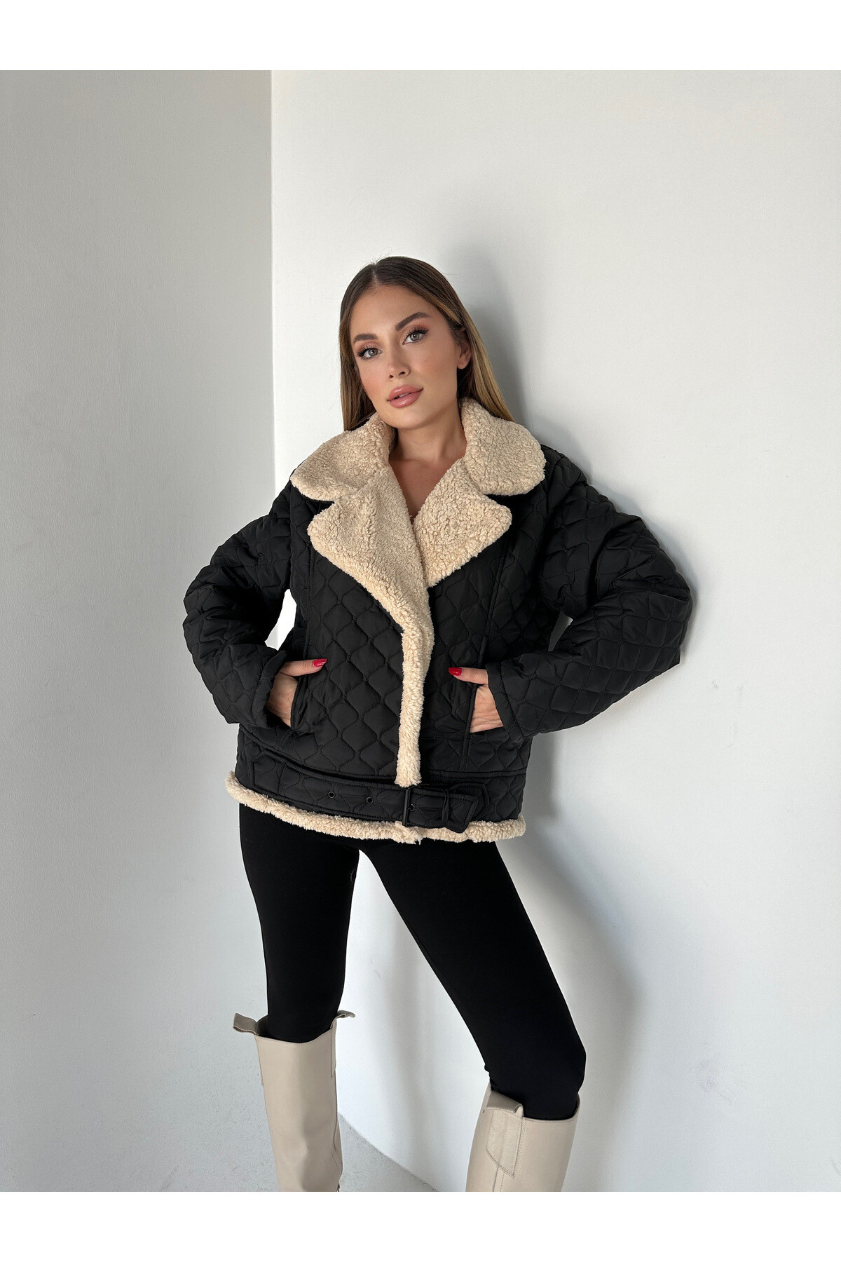 Kadın İçi Kuzu Kürklü Kapitone Mont   Siyah