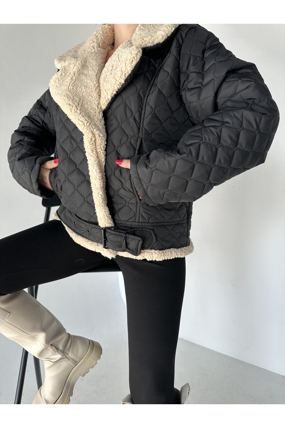 Kadın İçi Kuzu Kürklü Kapitone Mont   Siyah