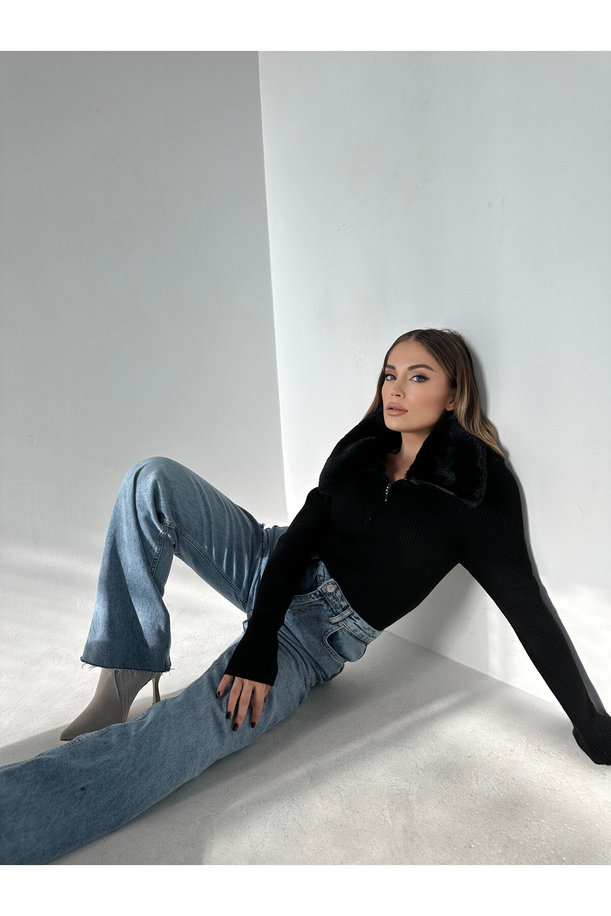 Kadın Kürk Yaka Fermuarlı Triko Kazak Siyah