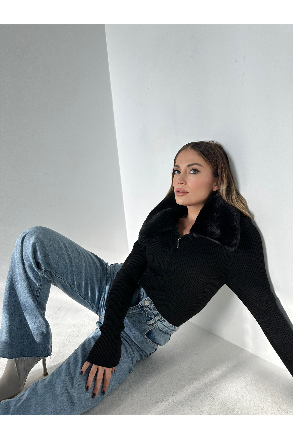 Kadın Kürk Yaka Fermuarlı Triko Kazak Siyah