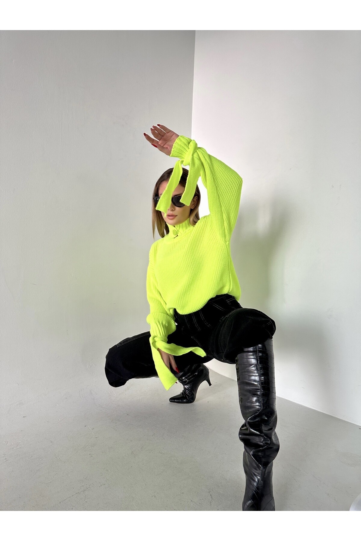 Kadın Neon Sarı Kolları Bağcıklı Yarım Balıkçı Düğmeli Kazak Neon Sarı