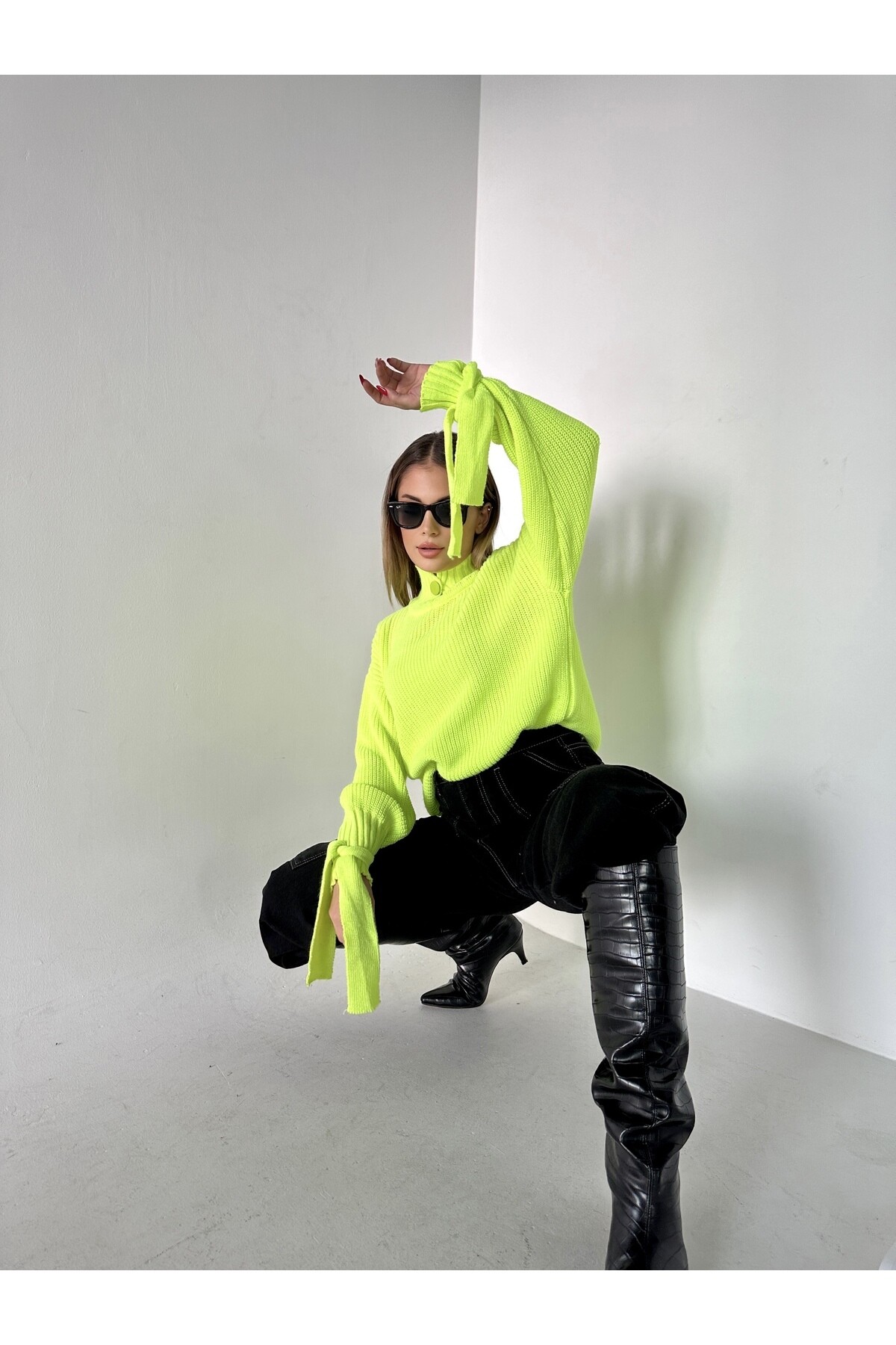 Kadın Neon Sarı Kolları Bağcıklı Yarım Balıkçı Düğmeli Kazak Neon Sarı