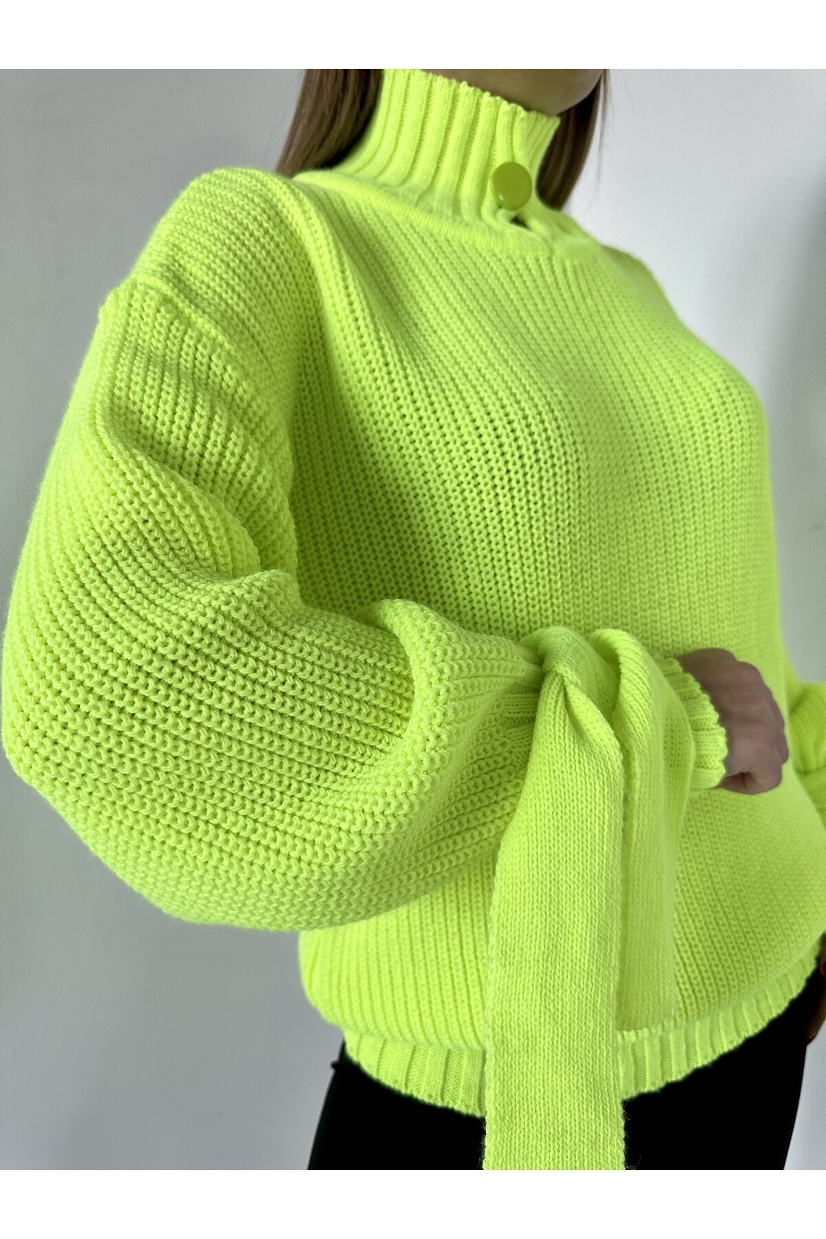 Kadın Neon Sarı Kolları Bağcıklı Yarım Balıkçı Düğmeli Kazak Neon Sarı