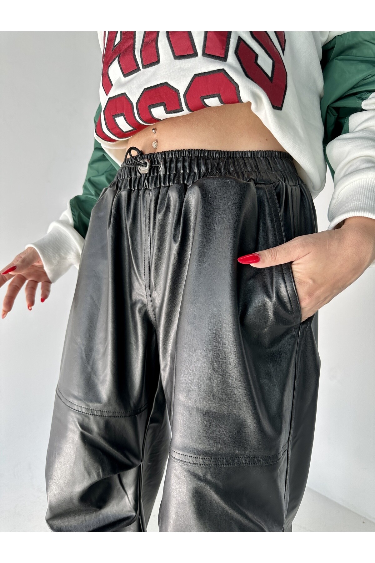 Kadın Siyah  Beli Ve Paçaları Lastikli Deri Paraşüt Pantolon  Siyah