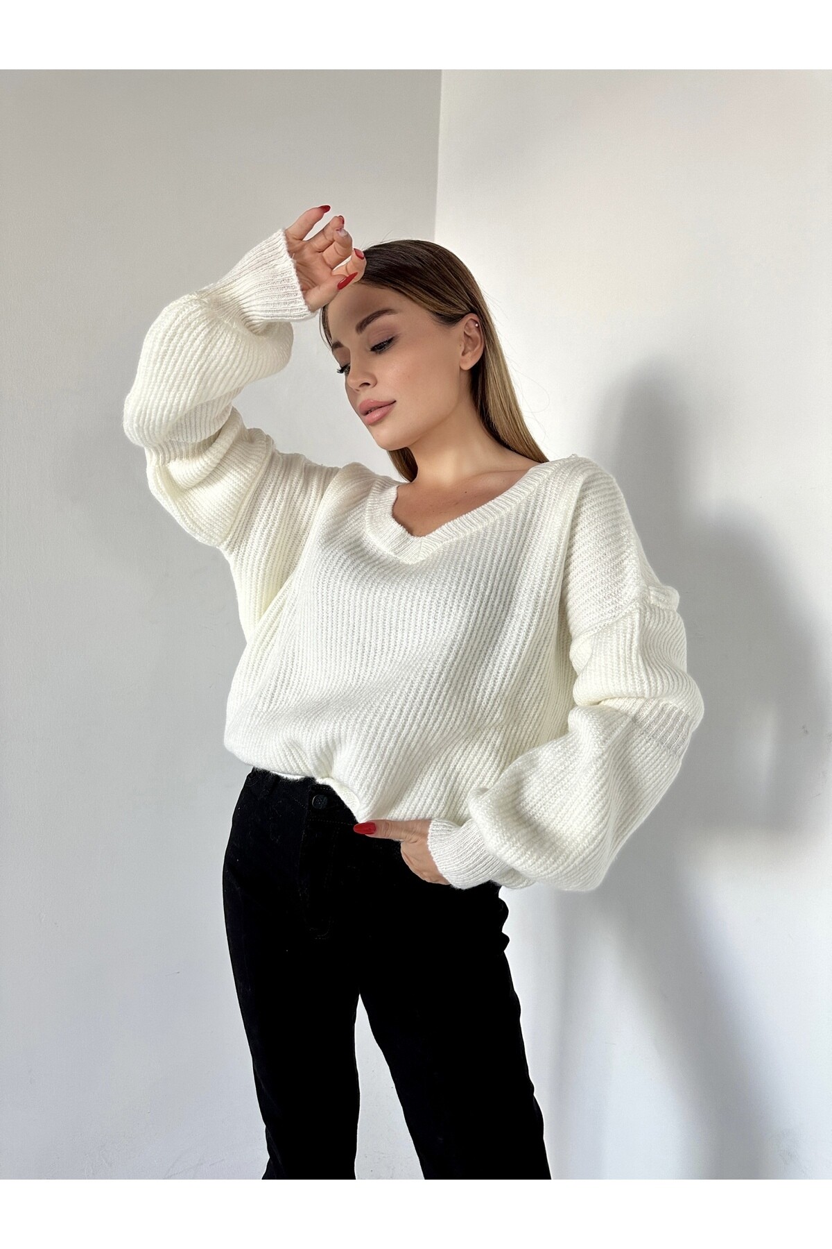 Kadın V Yaka Kolları Volanlı Triko Kazak  Beyaz