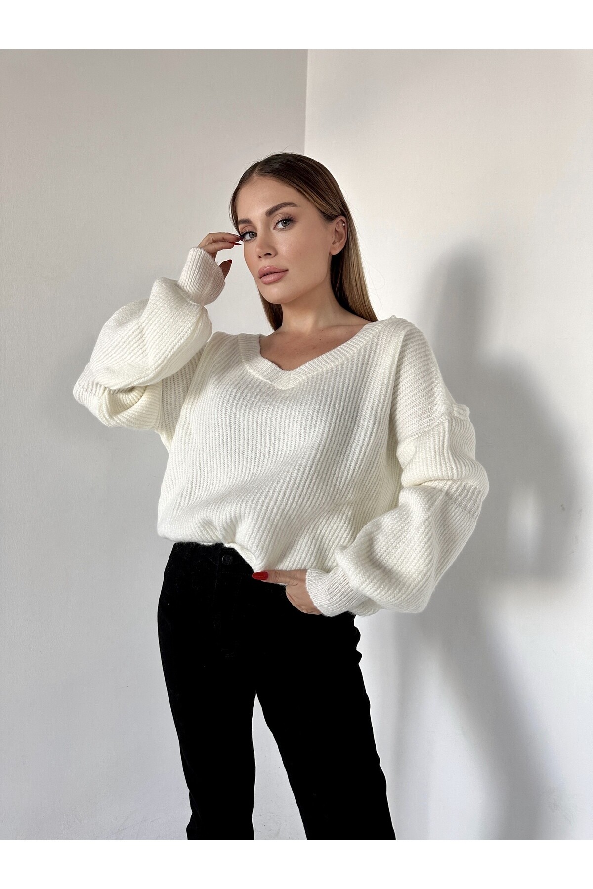 Kadın V Yaka Kolları Volanlı Triko Kazak  Beyaz