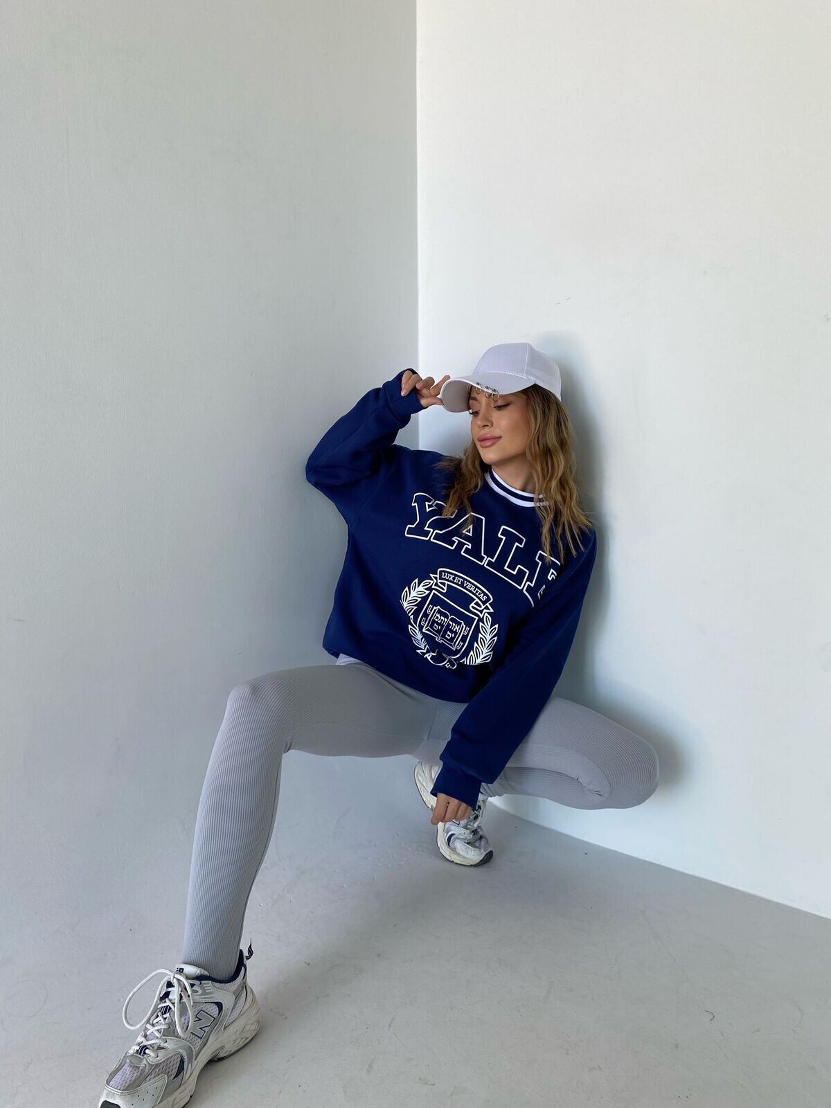 Kadın Yarım Balıkçı Yaka Şardonlu Nakışlı 3iplik Sweatshirt 