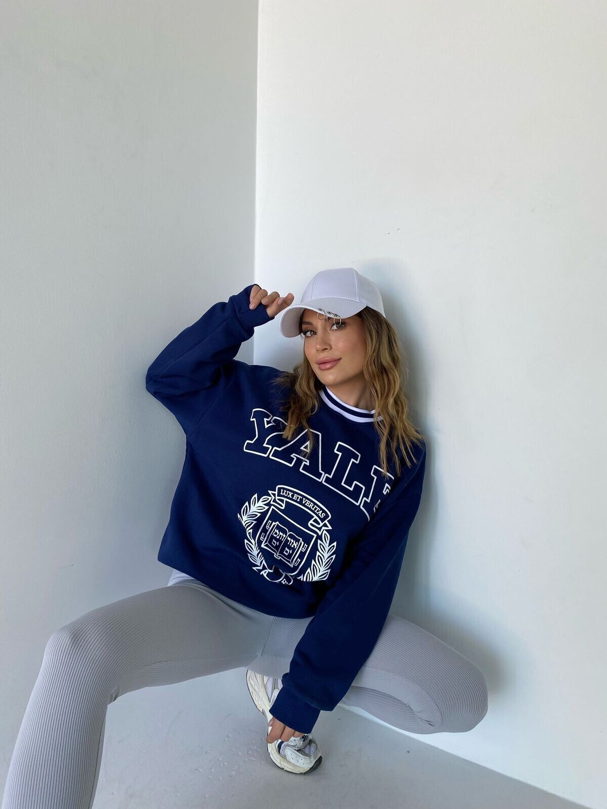 Kadın Yarım Balıkçı Yaka Şardonlu Nakışlı 3iplik Sweatshirt 