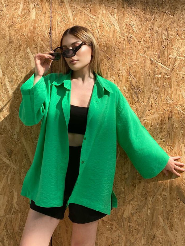 Kadın Yeşil Yırtmaçlı Keten Gömlek