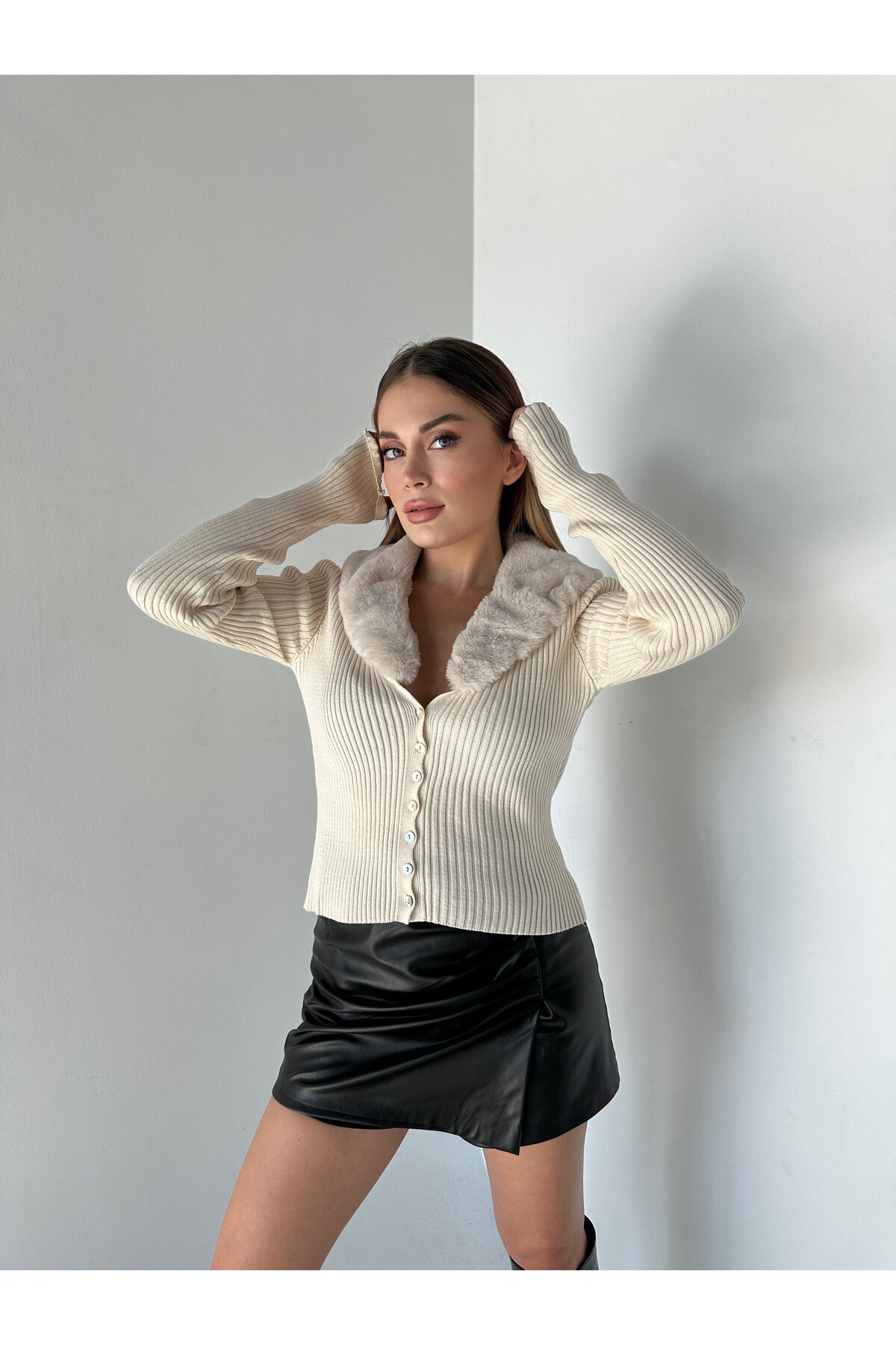 V Yaka Kürklü Fitilli Hırka