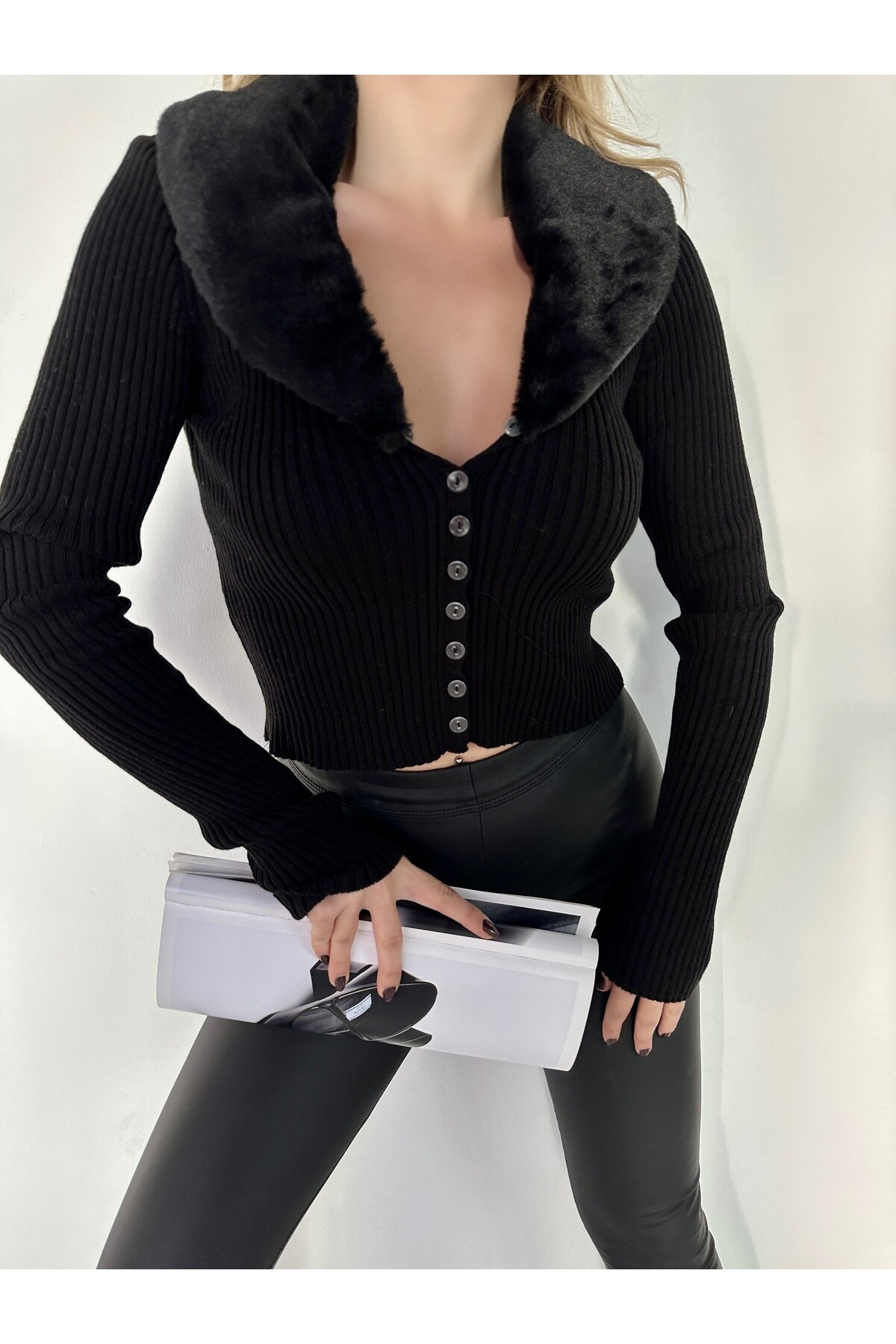 V Yaka Kürklü Fitilli Hırka  Siyah