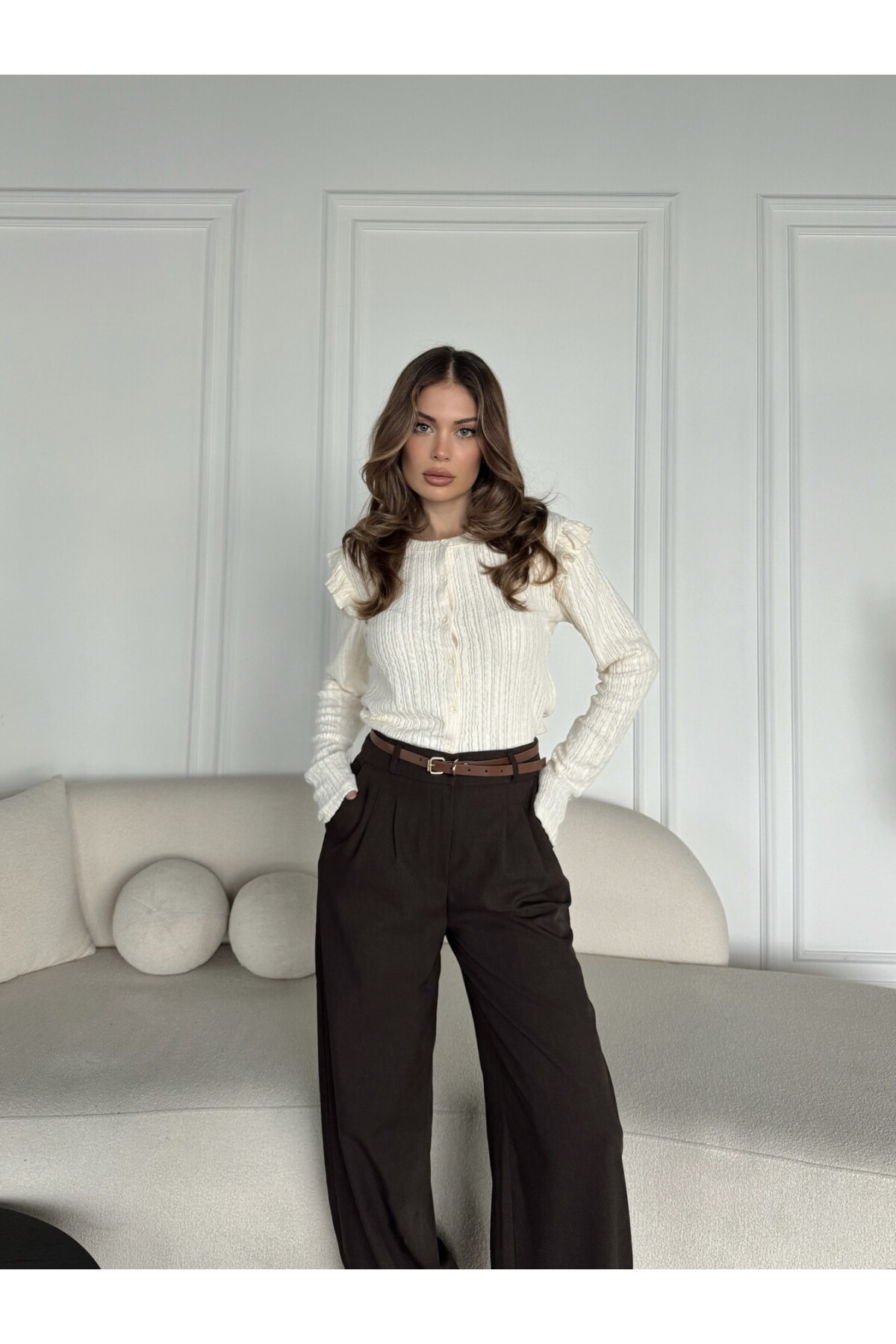 Ekru Orjinal Marka Volanlı Düğmeli Triko Örme Hırka