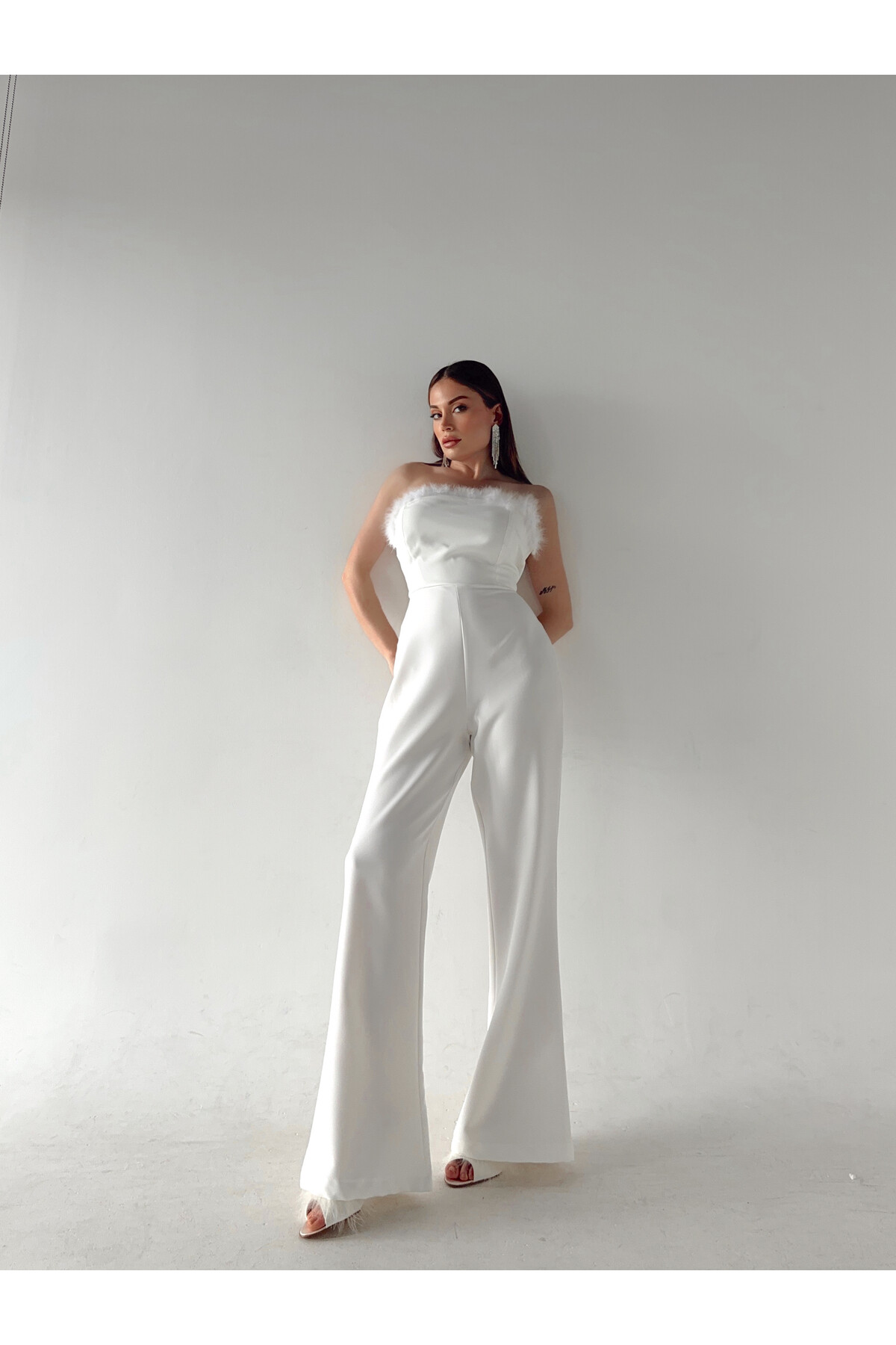 Kadın Beyaz Straplez Yaka Double Kumaş Abiye Tulum