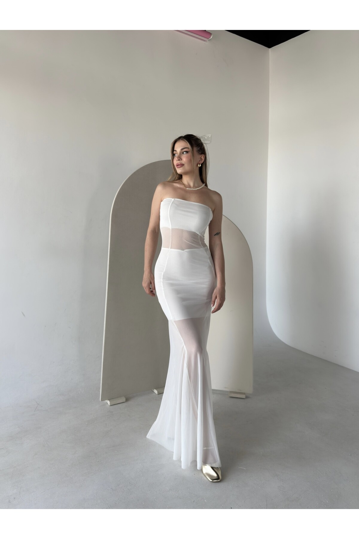 Kadın Beyaz Tül Detaylı Straplez Gizli Fermuarlı Elbise