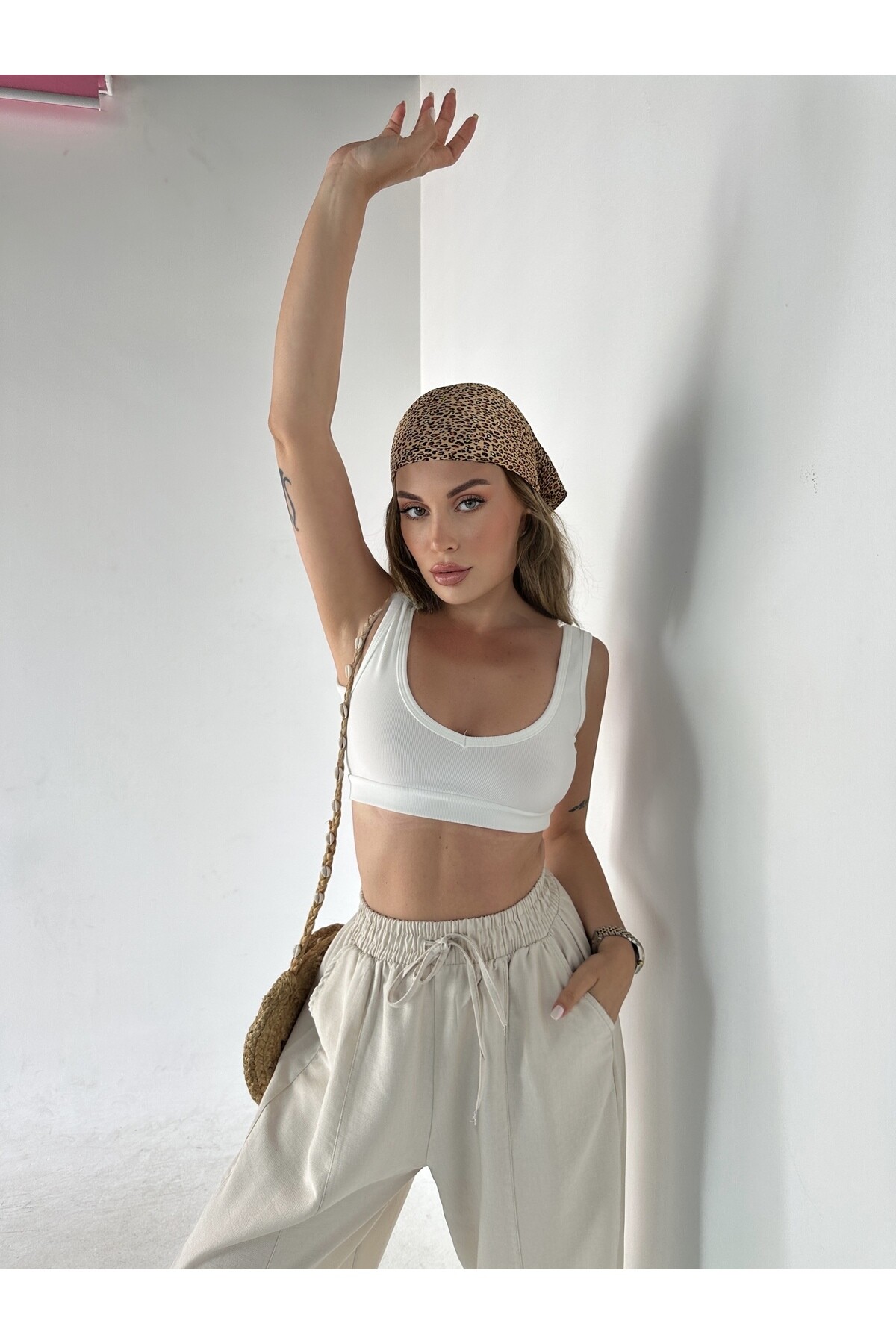 Kadın Beyaz V Yaka Fitilli Crop