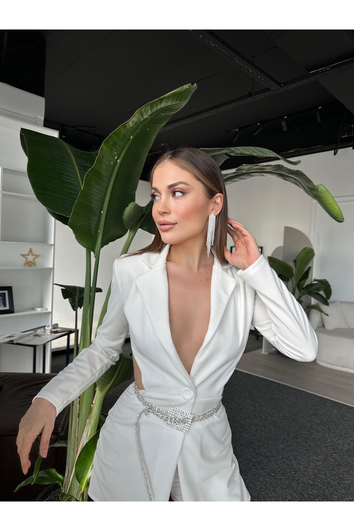 Kadın Beyaz Yelek Görünümlü Şortlu Tulum  Beyaz