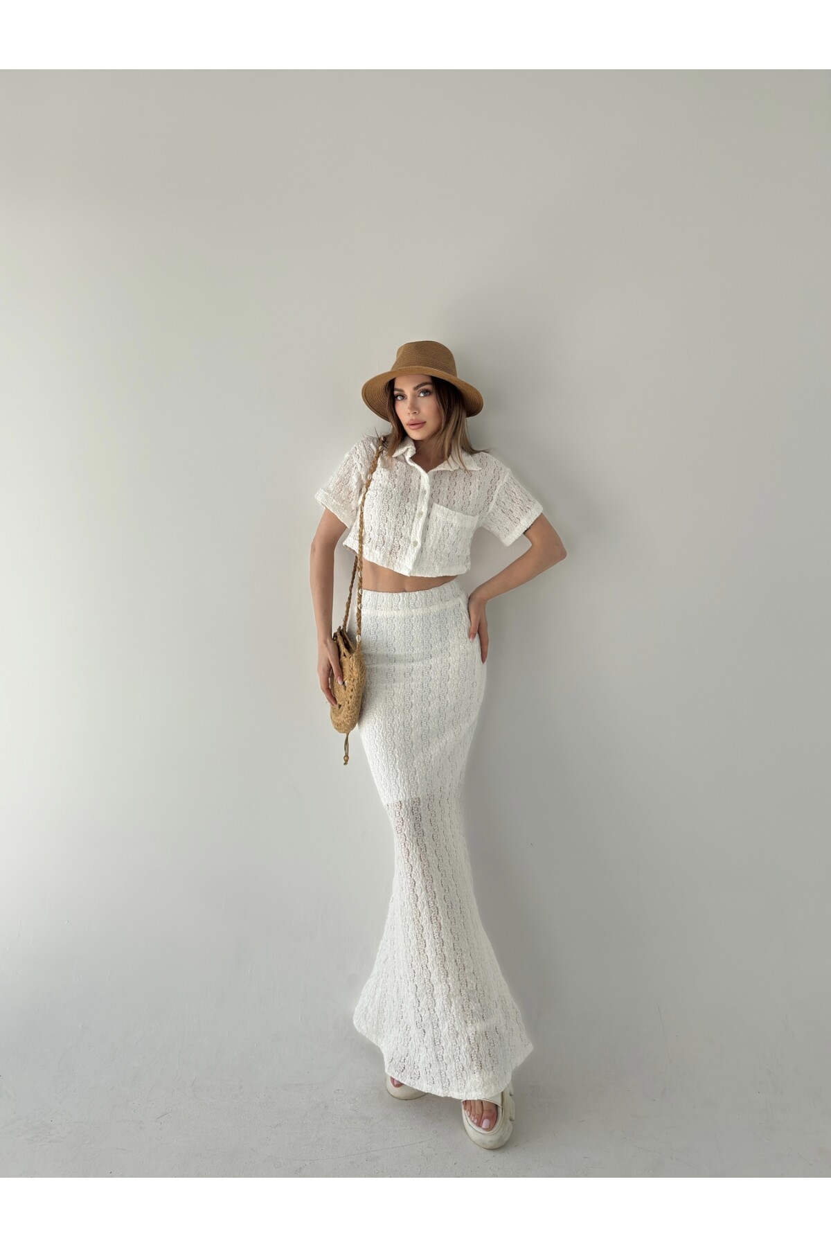 Kadın Beyaz dantel detaylı astarlı etek takım