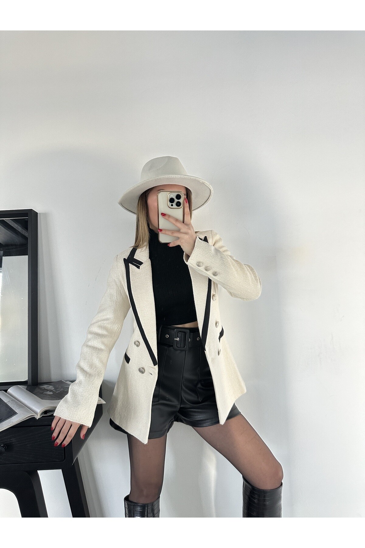Kadın Ekru Siyah Şeritli Gold Düğme Detay Tüvit Blazer Ceket