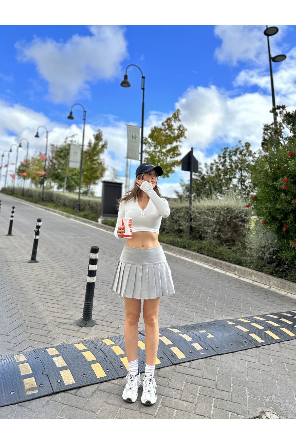 Kadın Gri Düşük Bel Pileli Şortlu Etek