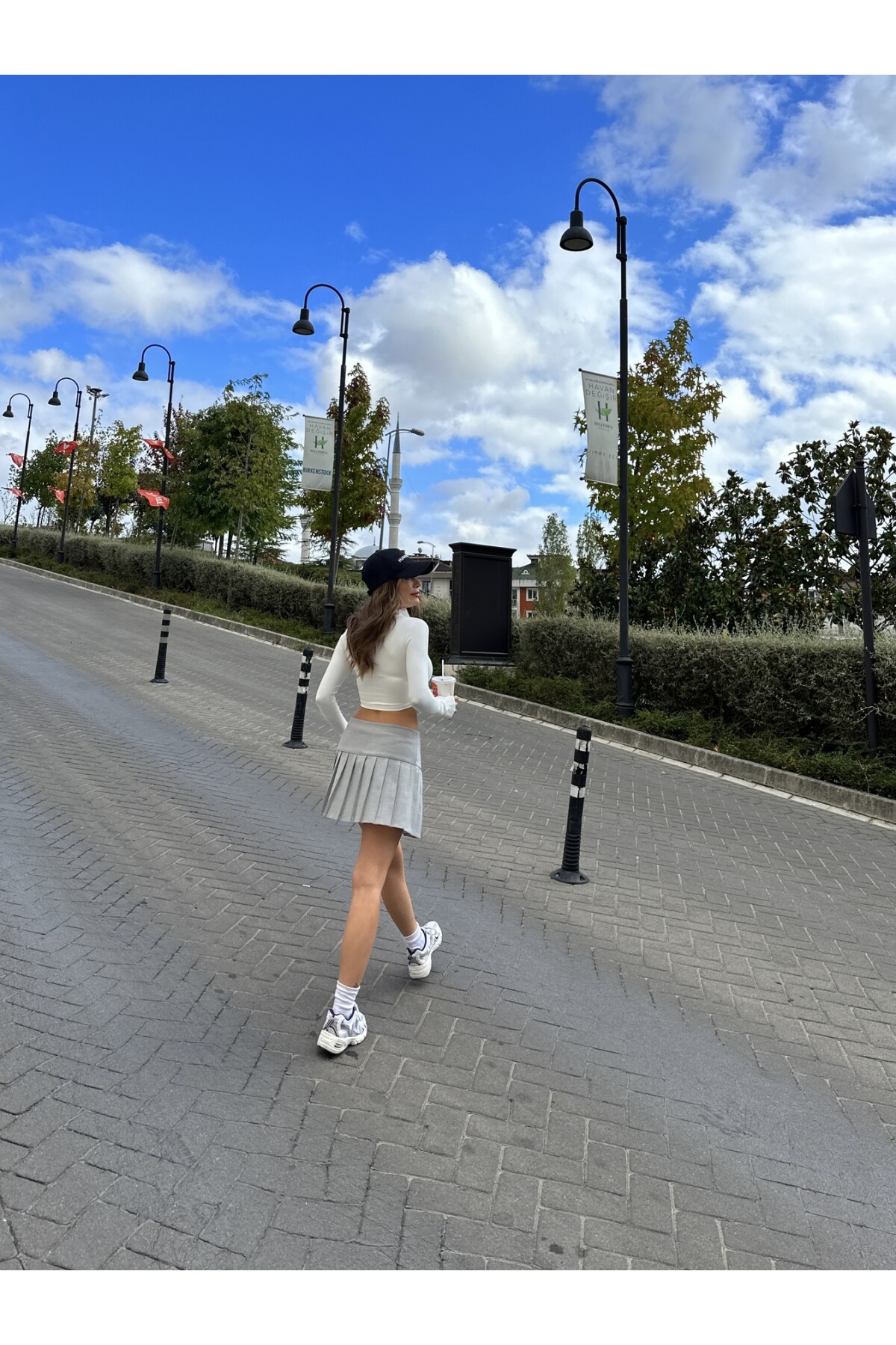 Kadın Gri Düşük Bel Pileli Şortlu Etek