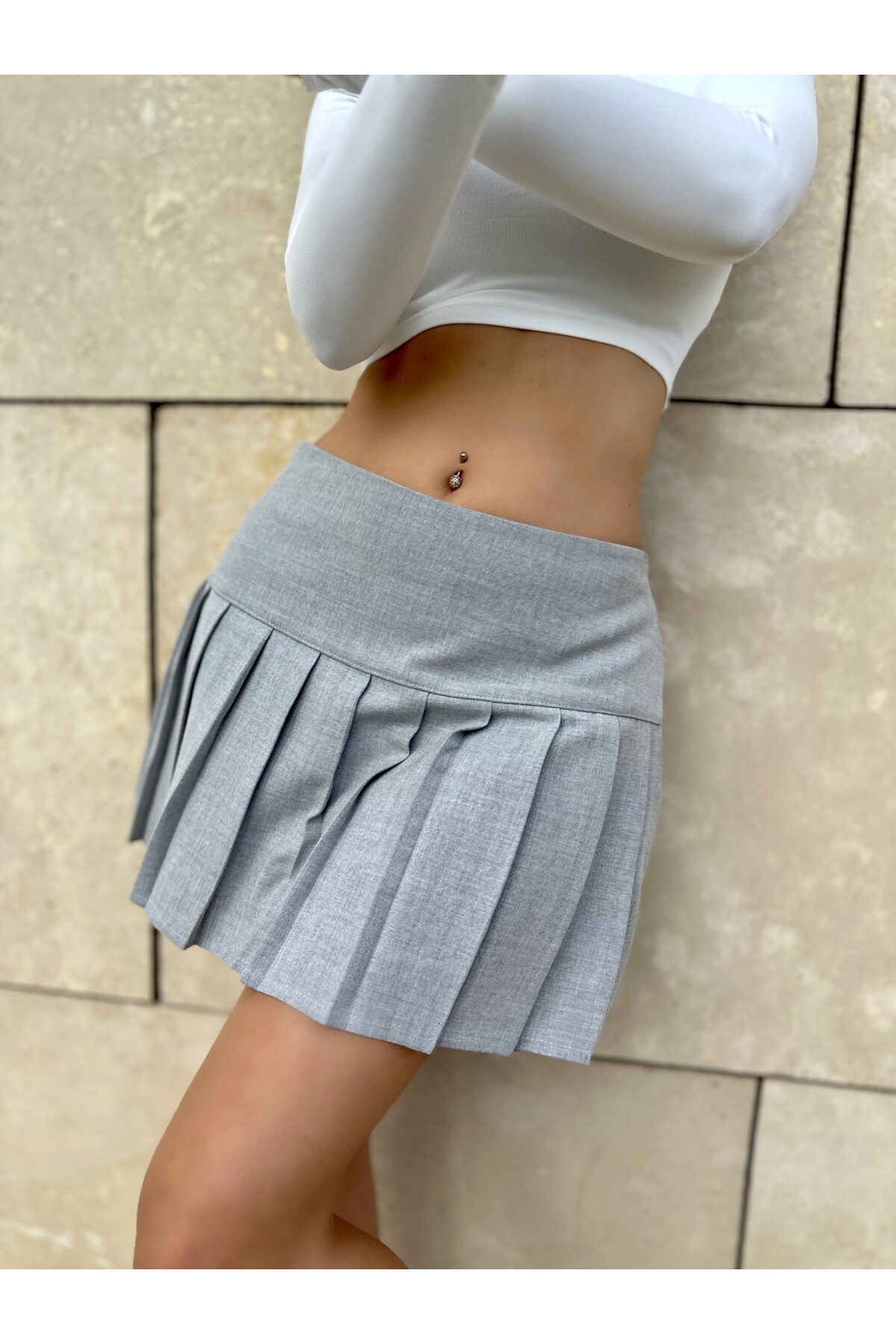 Kadın Gri Düşük Bel Pileli Şortlu Etek