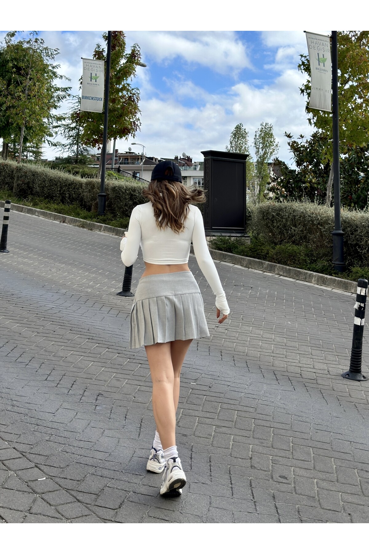 Kadın Gri Düşük Bel Pileli Şortlu Etek