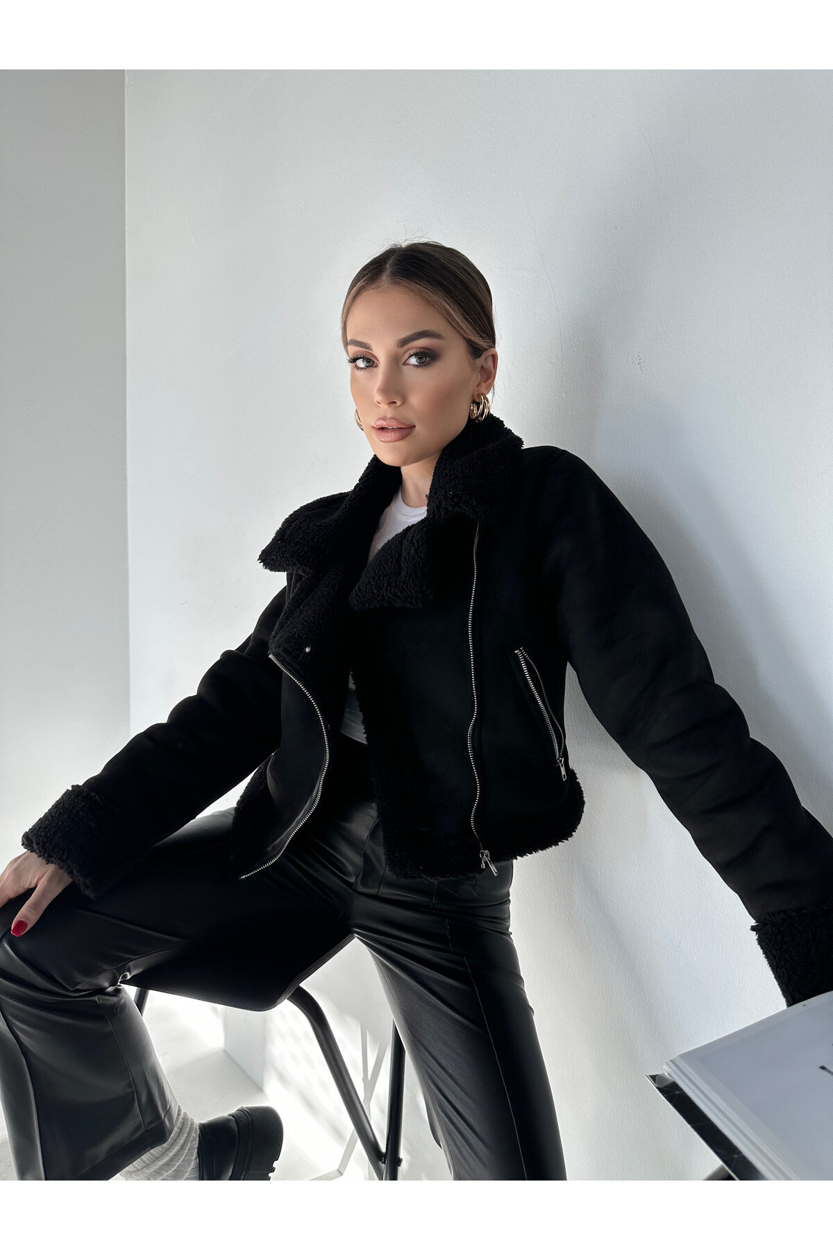 Kadın İçi Ful Kürklü Süet Mont  Siyah