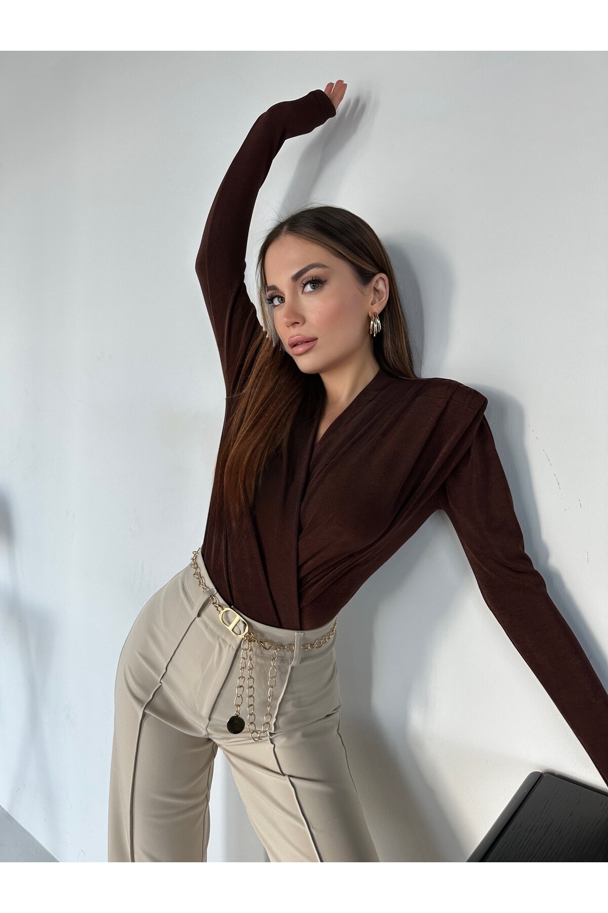 Kadın Kolları Vatkalı Çıtçıtlı Buzzy Kumaş Bluz  Kahverengi