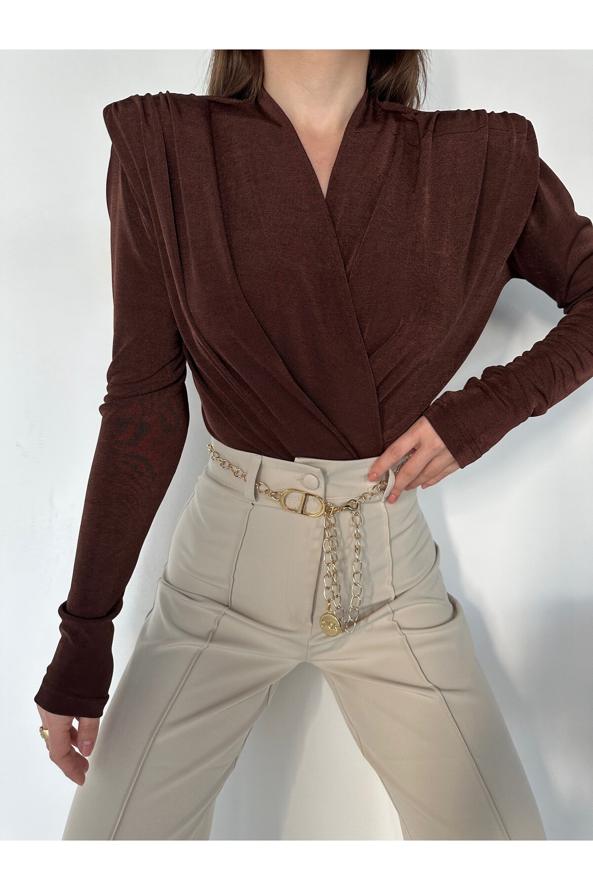 Kadın Kolları Vatkalı Çıtçıtlı Buzzy Kumaş Bluz  Kahverengi