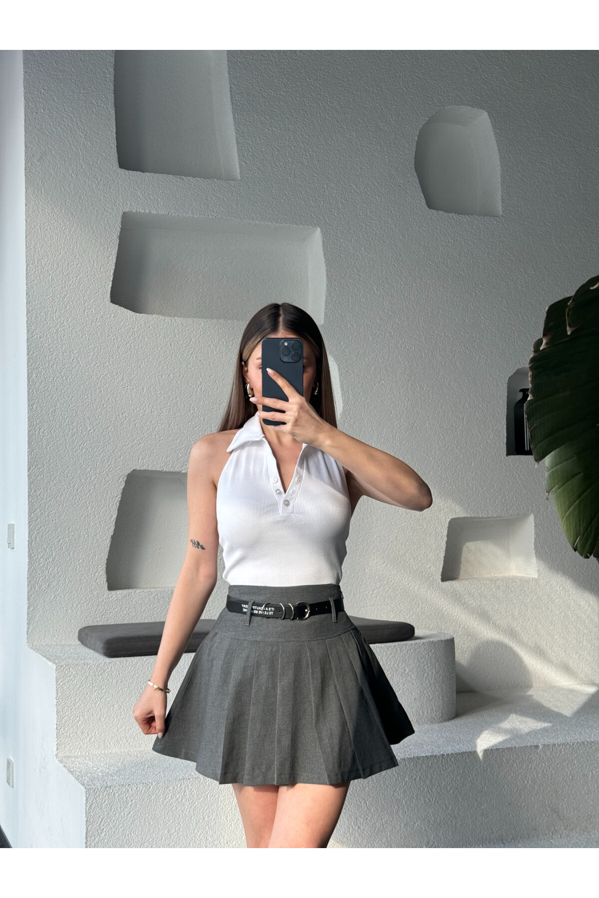 Kadın Koyu Gri Kemer Yazılı Pileli Gri Etek