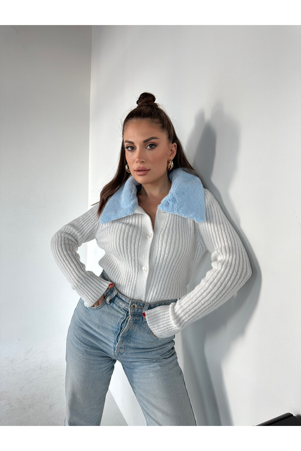 Kadın Kürk Yaka Düğmeli Yumoş Hırka  Beyaz