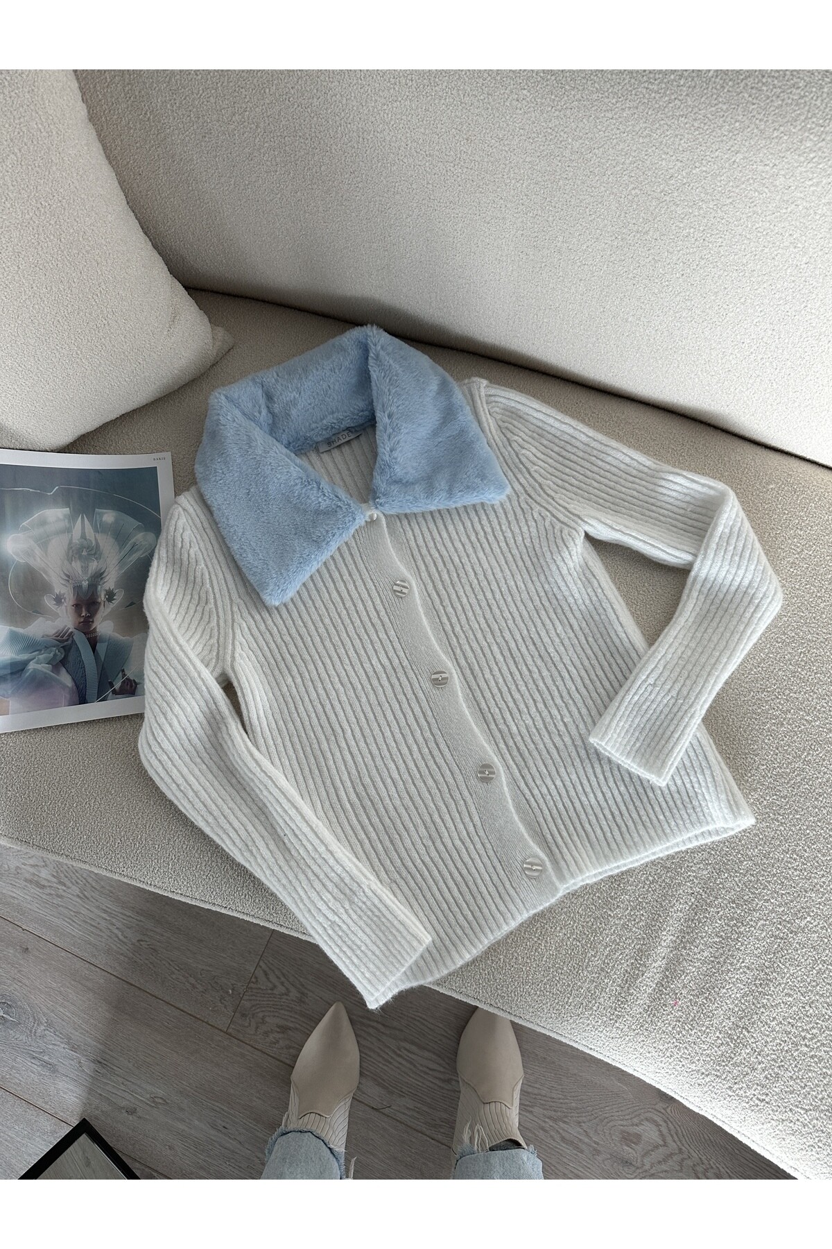 Kadın Kürk Yaka Düğmeli Yumoş Hırka  Beyaz