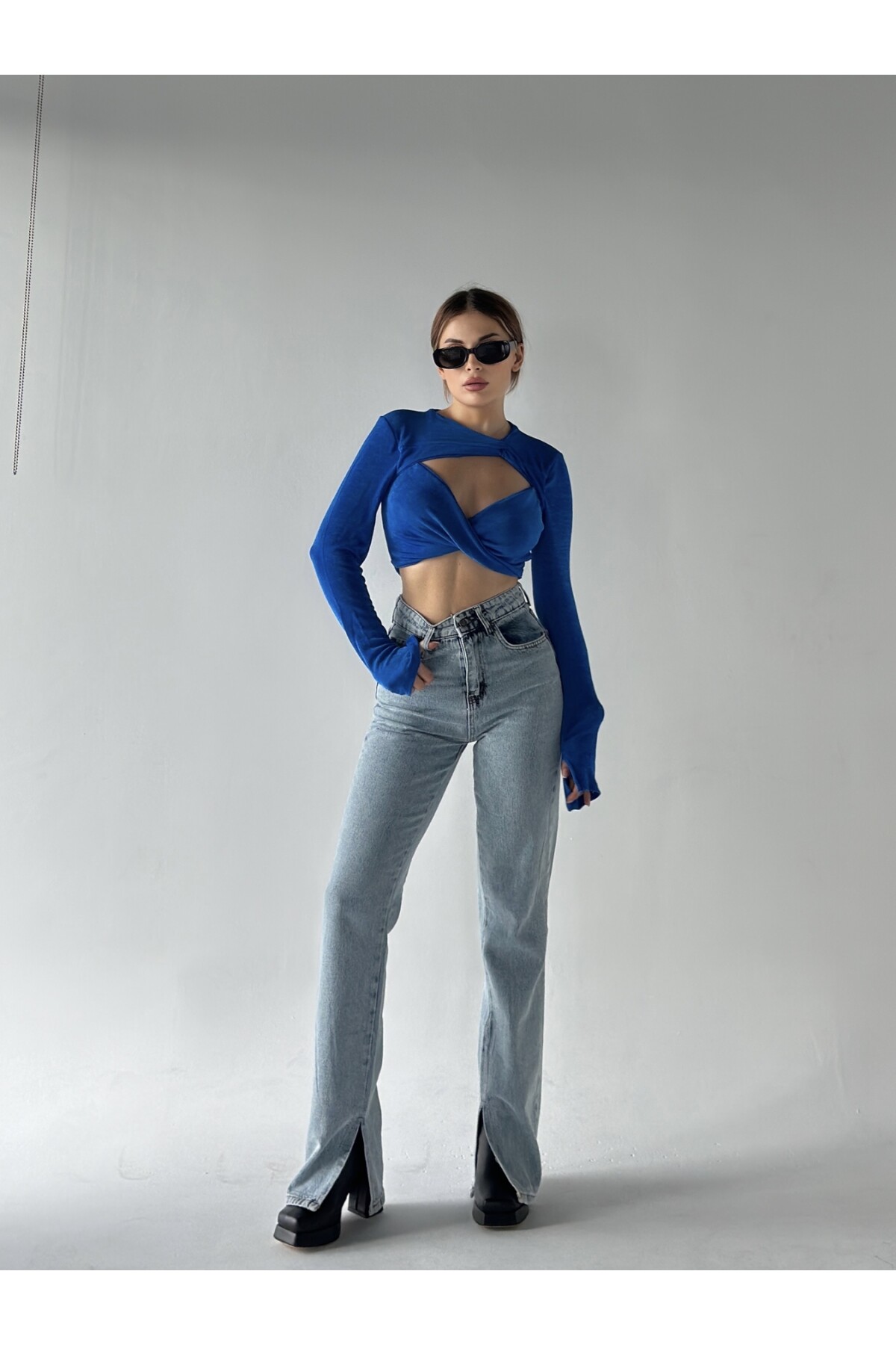 Kadın Mavi Buzzy Kumaş Simetrik Dekolteli Crop Bluz