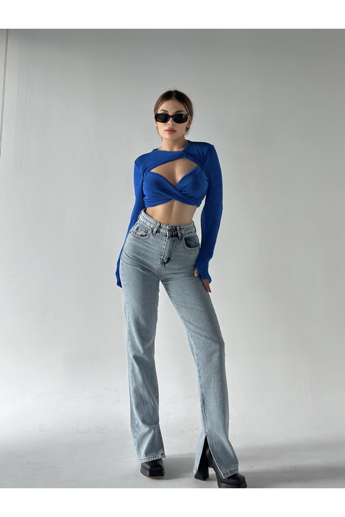 Kadın Mavi Buzzy Kumaş Simetrik Dekolteli Crop Bluz