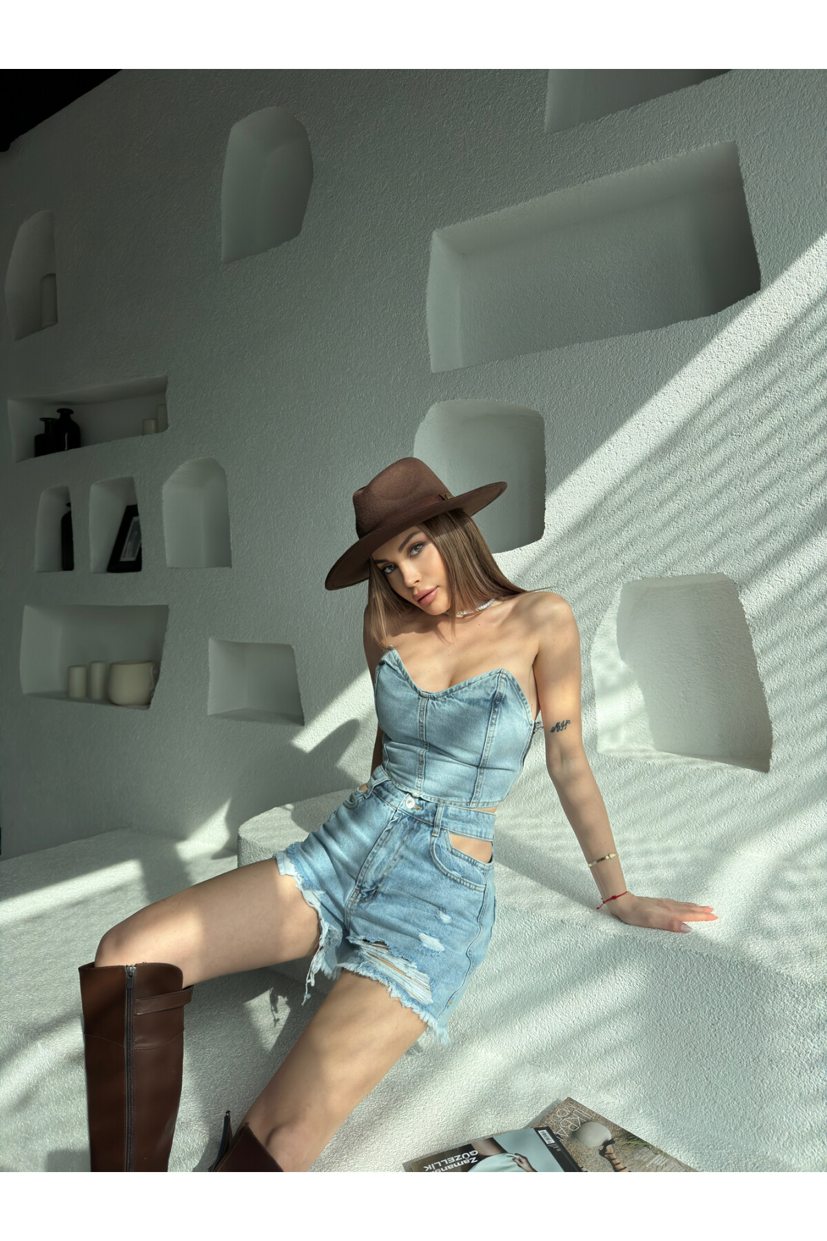 Kadın Mavi High Waist Yıkamalı Saçaklı Paça Denim Şort