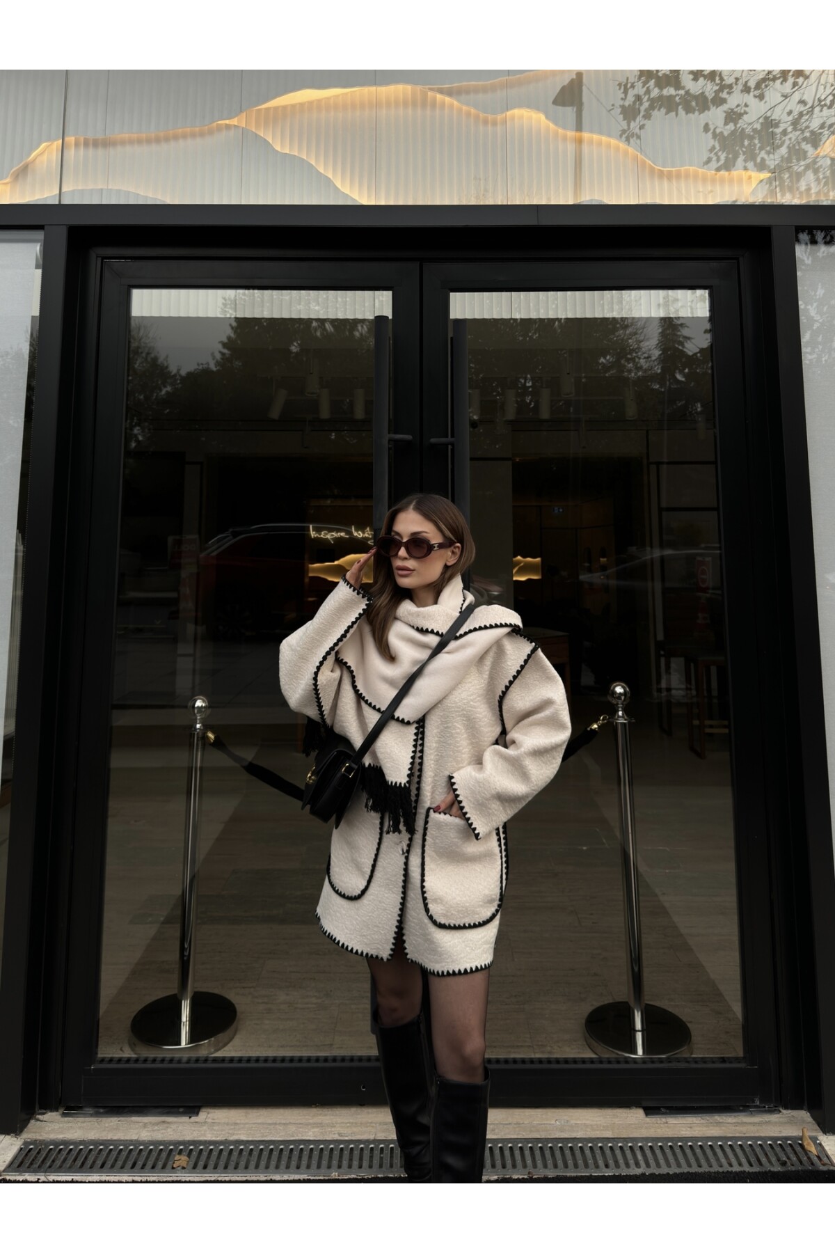 Kadın Nakışlı Atkılı Kaşe Kaban Ceket