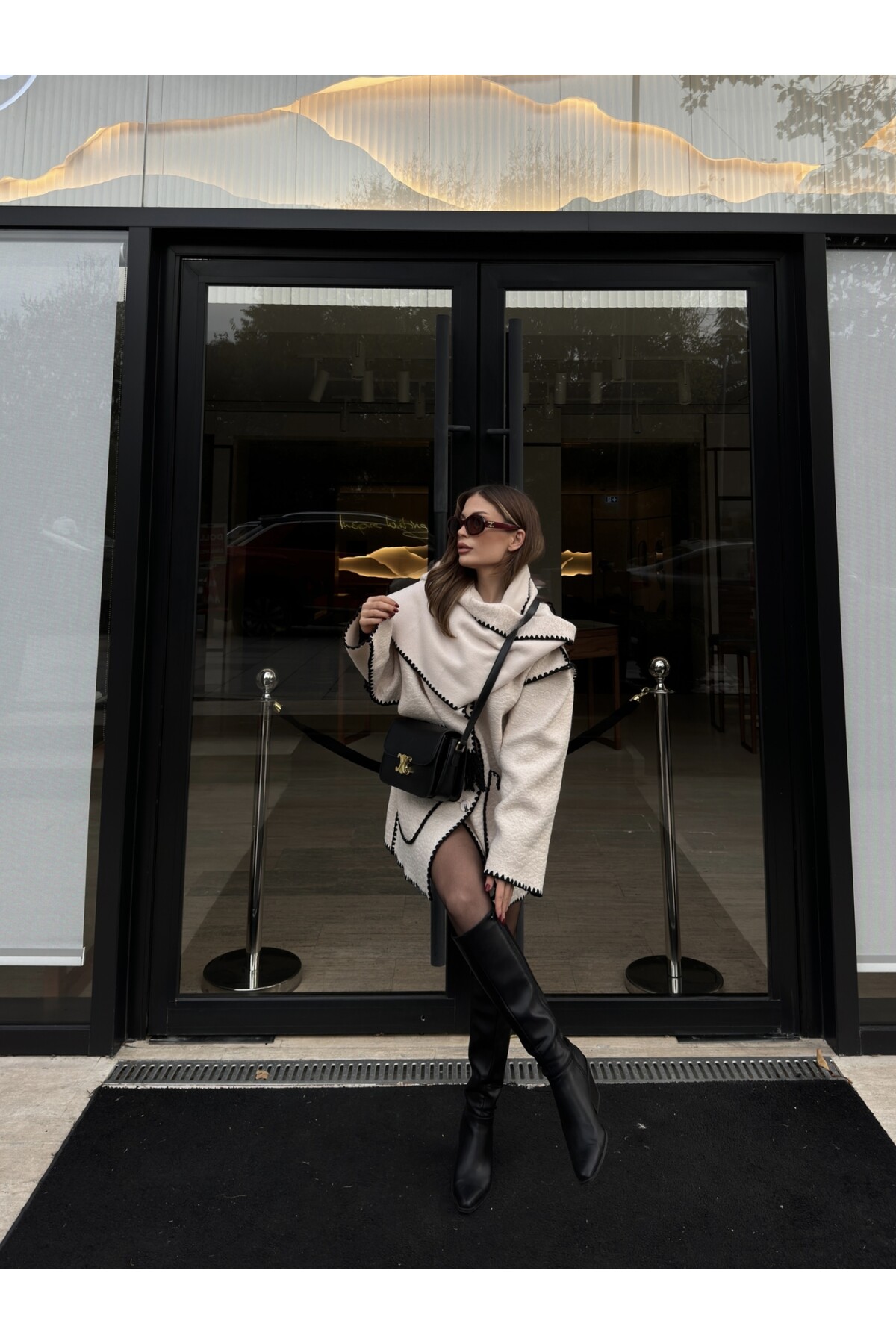 Kadın Nakışlı Atkılı Kaşe Kaban Ceket